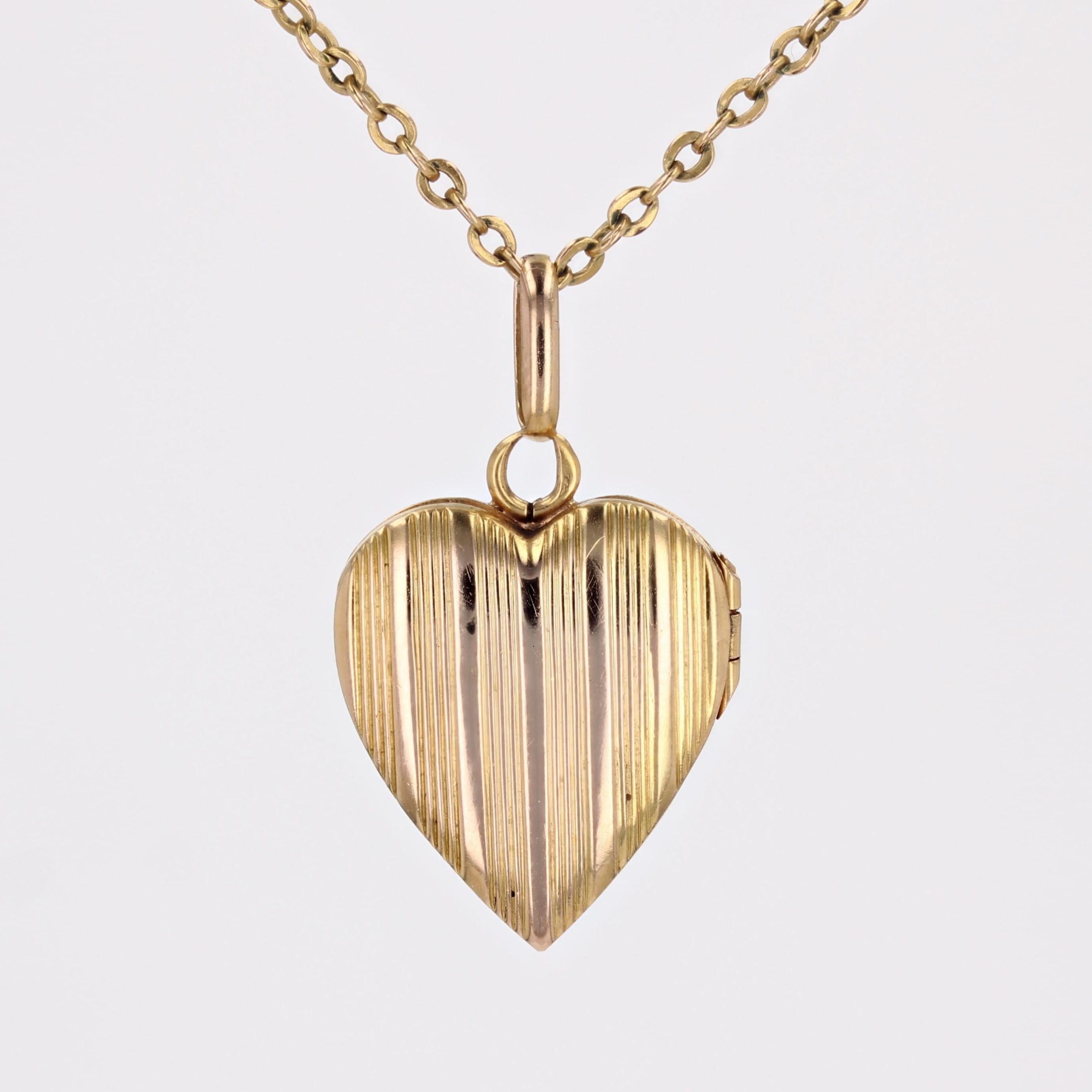 Pendentif français du 20ème siècle en or rose 18 carats avec médaillon en forme de cœur en vente 4