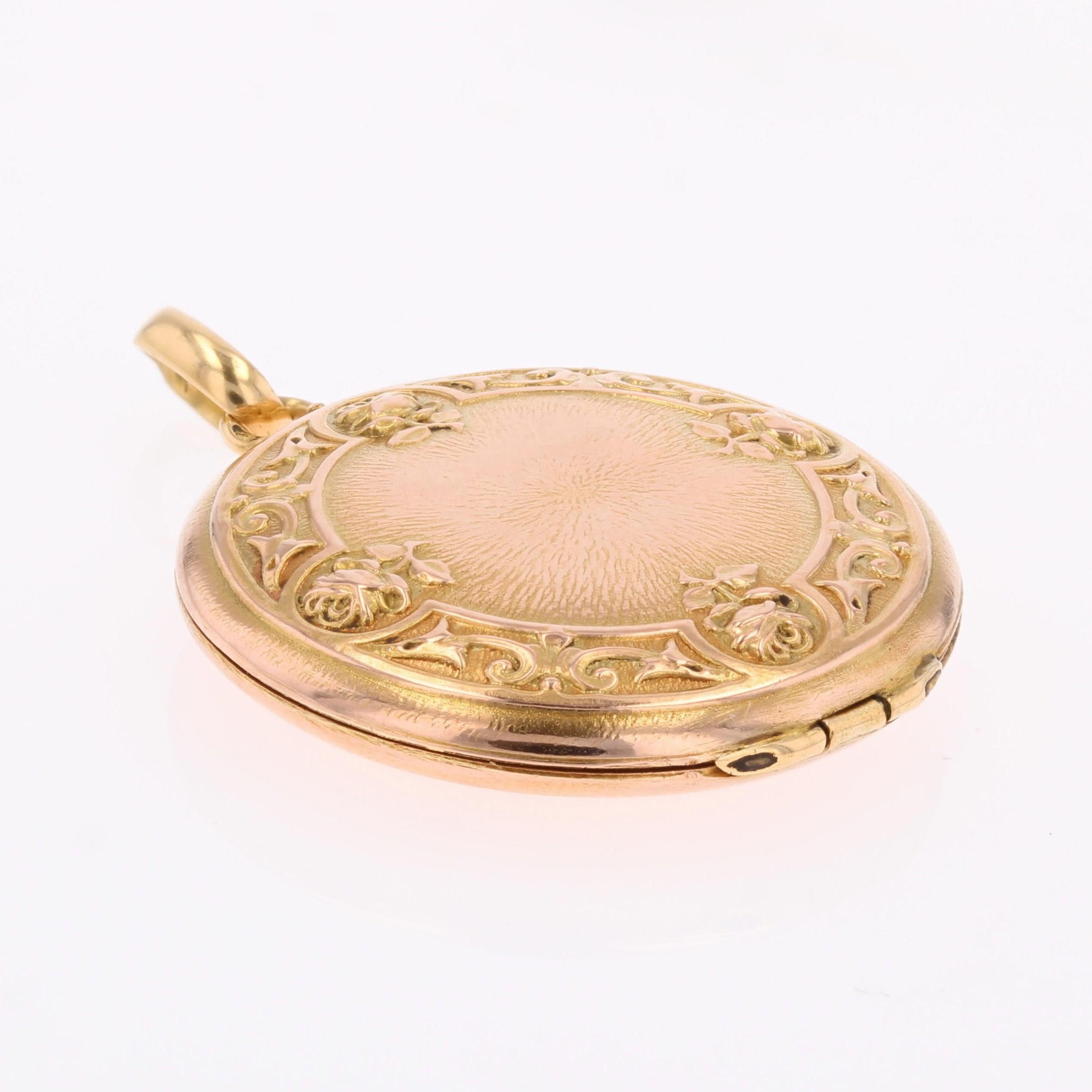 Pendentif médaillon en or rose 18 carats français du 20e siècle en vente 5