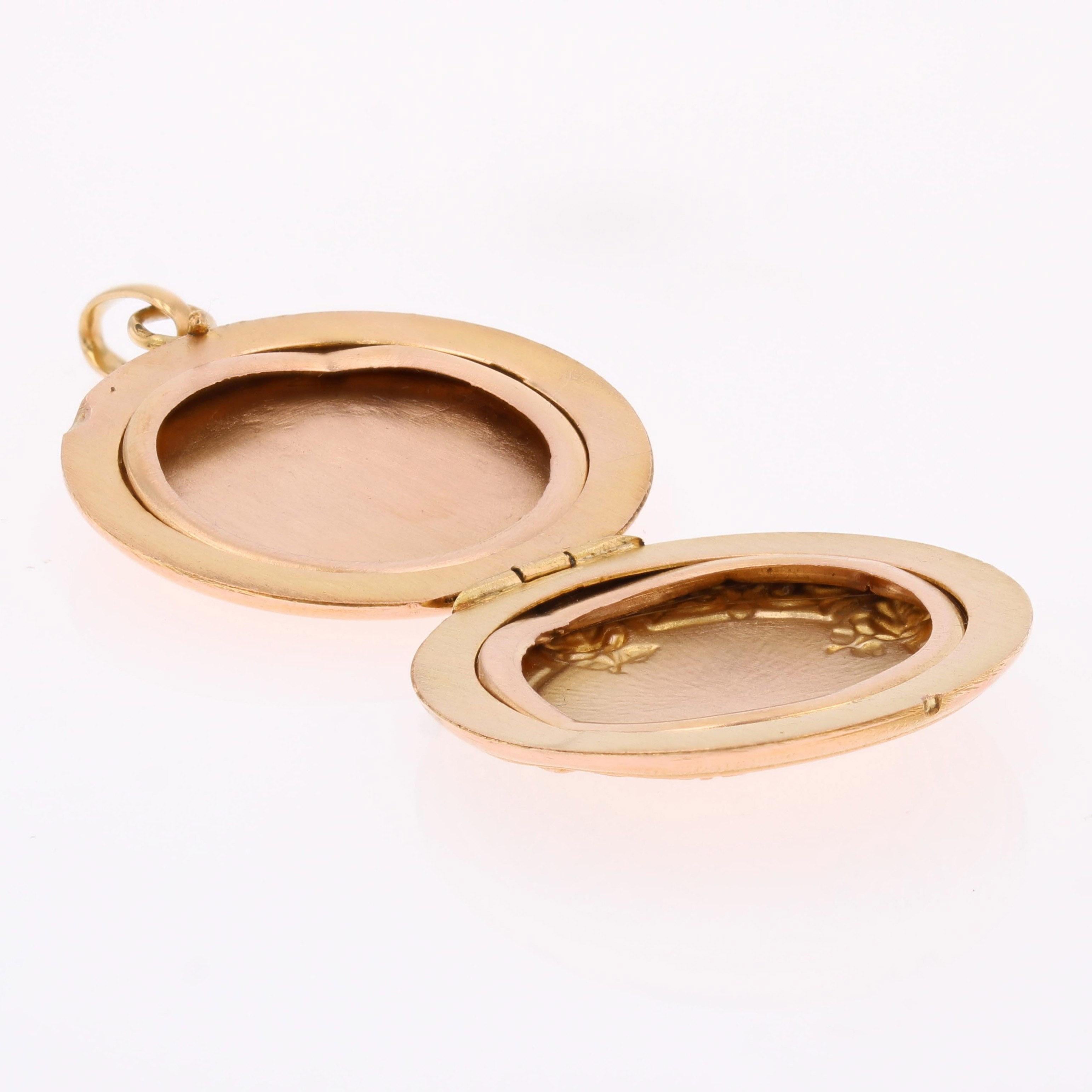 Pendentif médaillon en or rose 18 carats français du 20e siècle en vente 6
