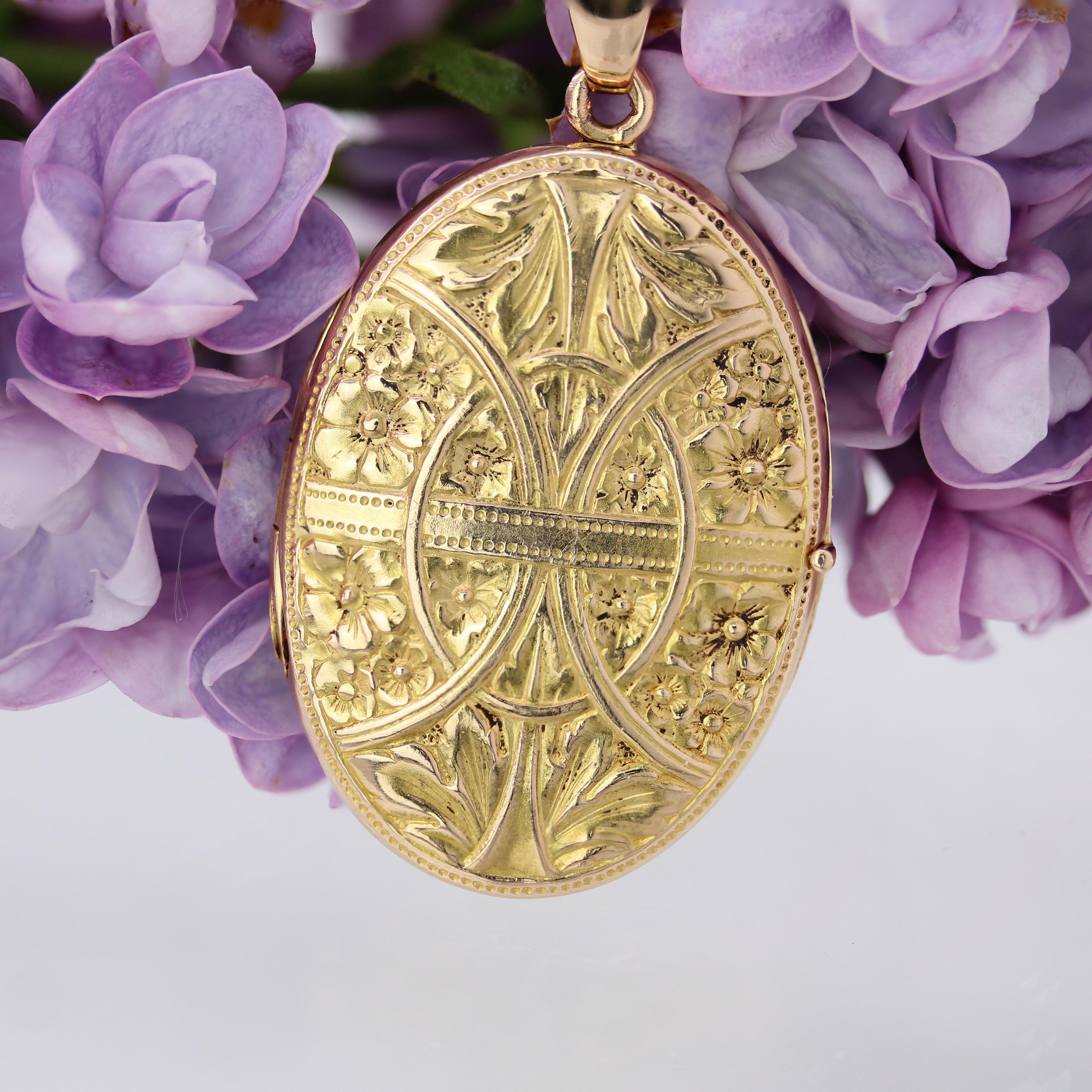 Pendentif fleuri ovale en or rose 18 carats du 20e siècle français en vente 8