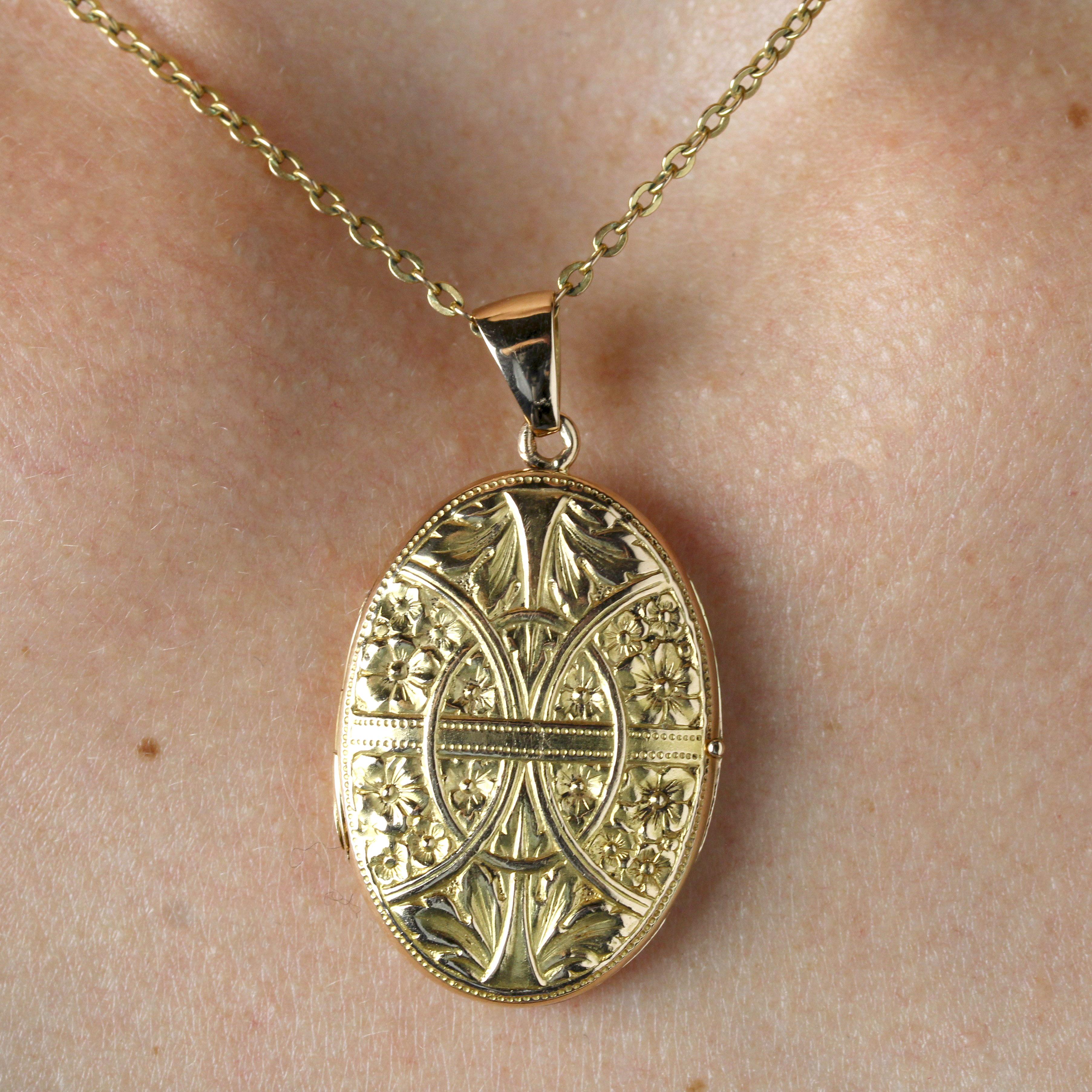 Pendentif fleuri ovale en or rose 18 carats du 20e siècle français en vente 2