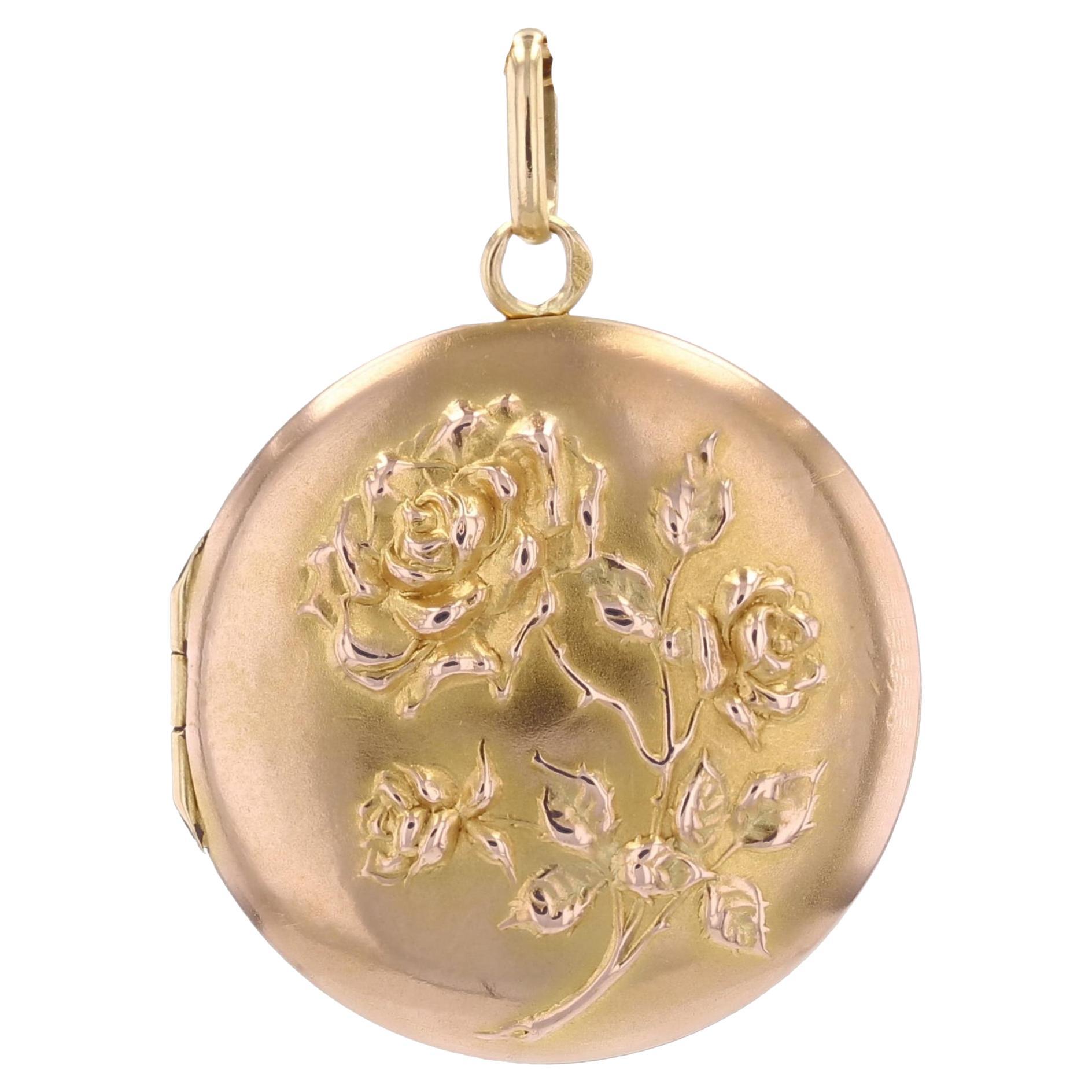Colgante medallón rosa de oro rosa francés de 18 quilates del siglo XX