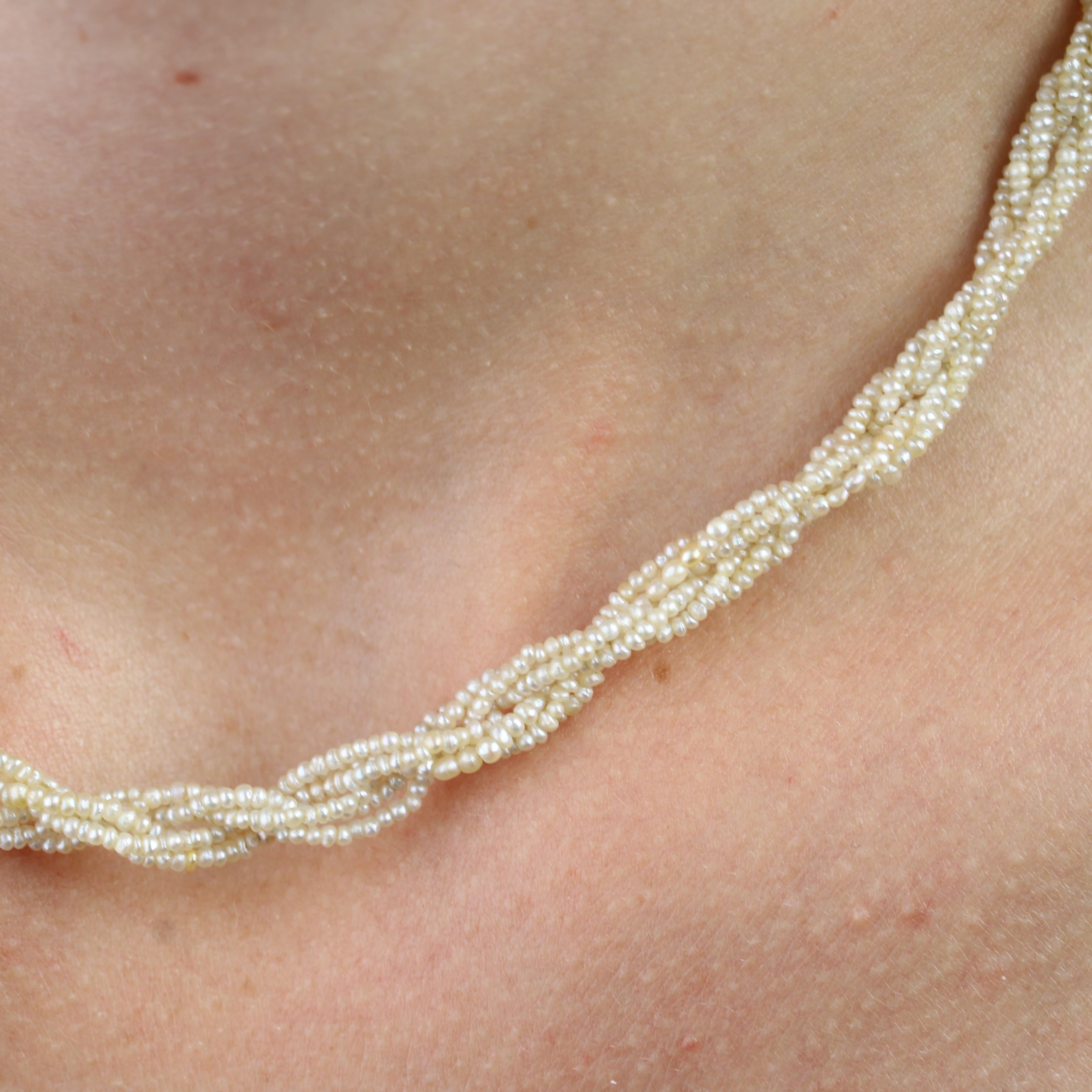 French 20th Century 18 Karat White Gold Fine Pearl Seed Necklace For Sale 4