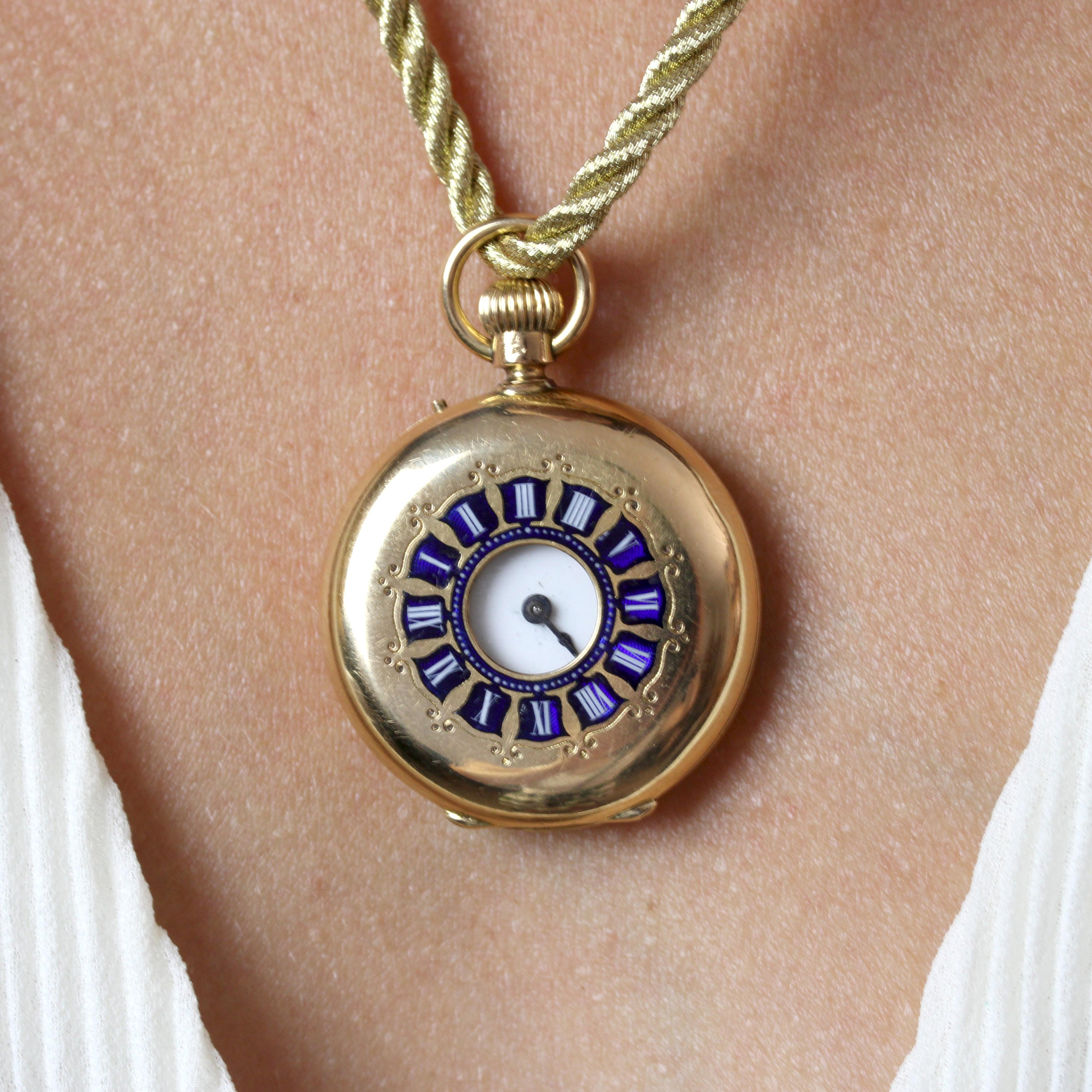 Pendentif montre de poche en or jaune 18 carats et émail bleu du 20e siècle en vente 6