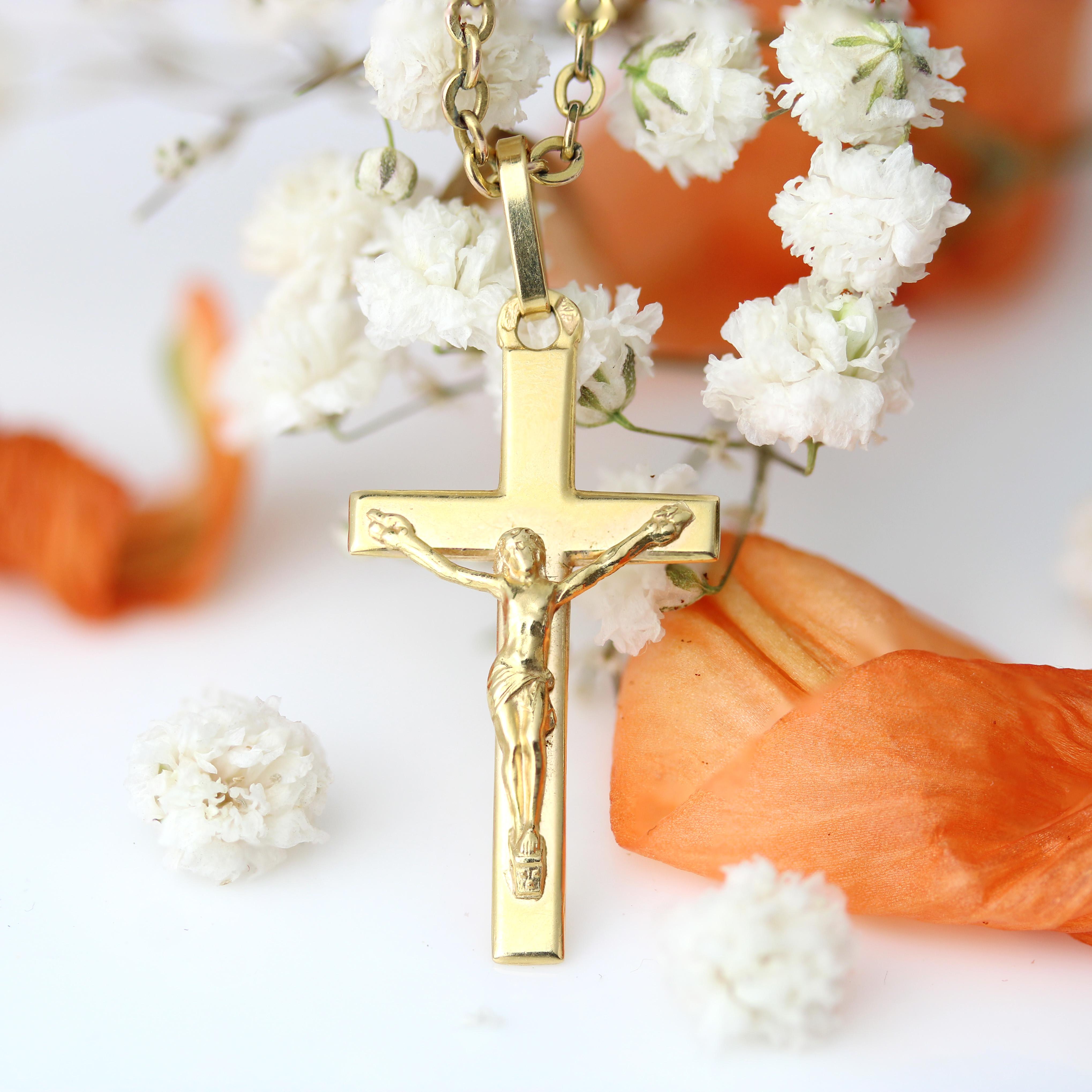 Belle Époque French 20th Century 18 Karat Yellow Gold Christ Cross Pendant For Sale