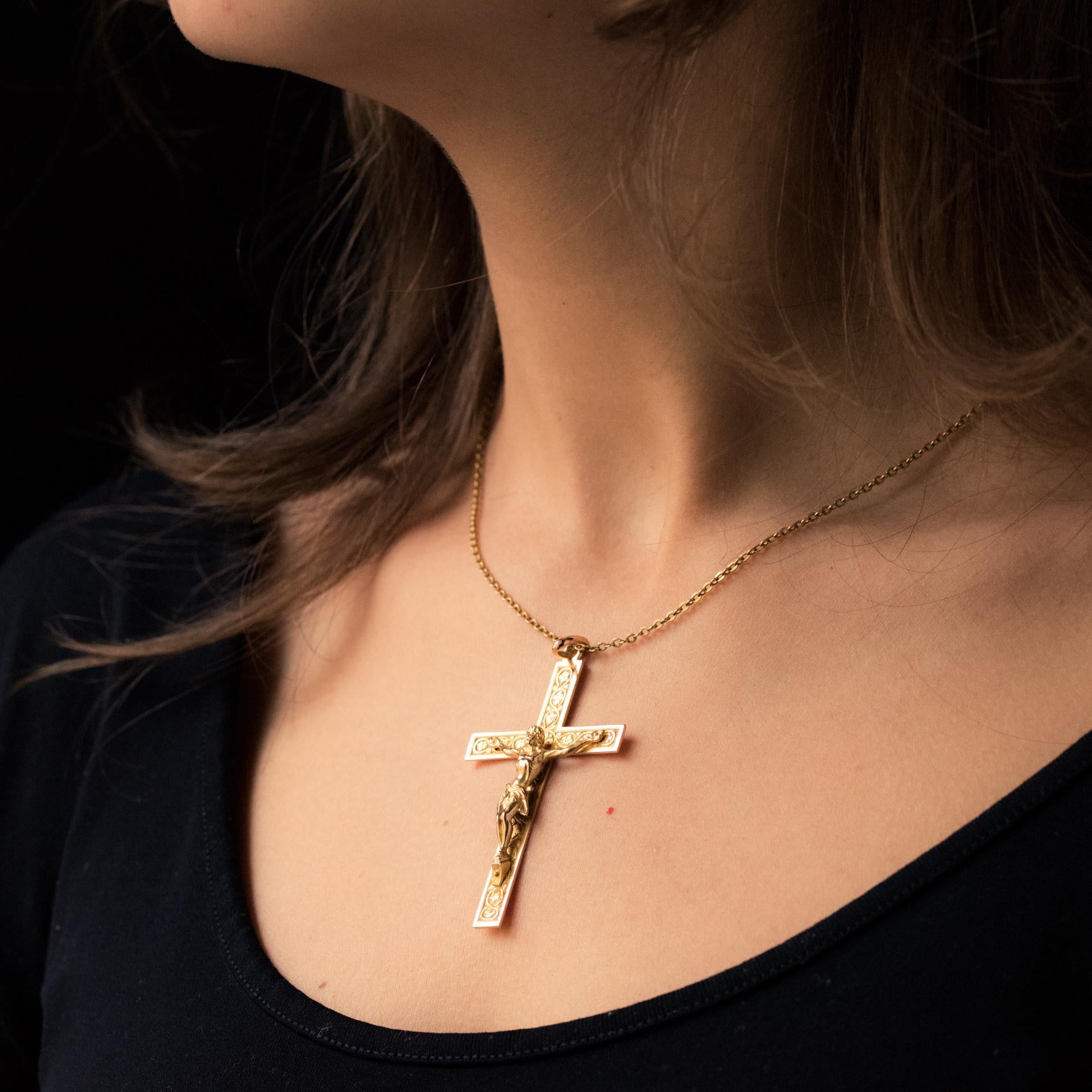 French 20th Century 18 Karat Yellow Gold Cross Pendant In Excellent Condition In Poitiers, FR