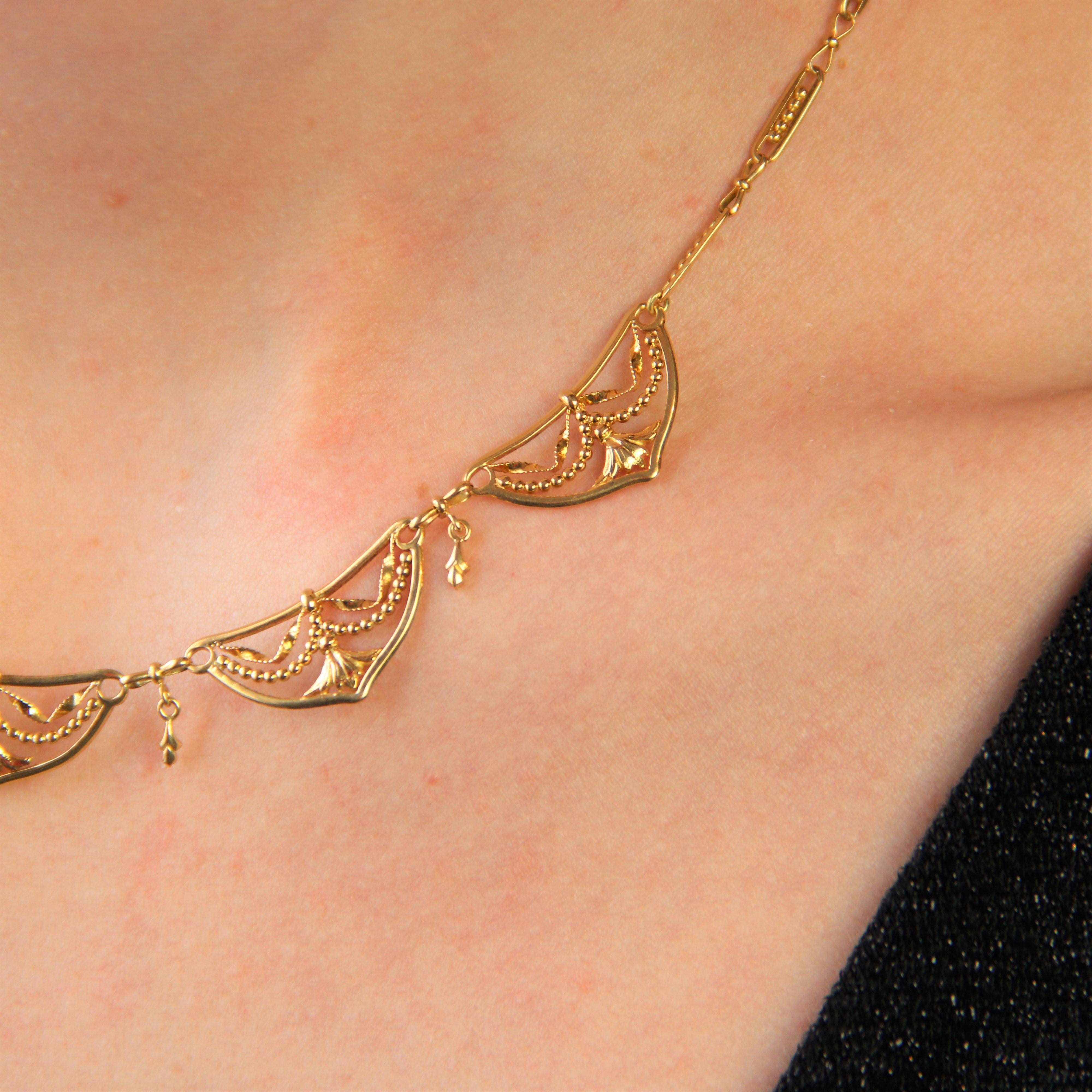 French 20th Century 18 Karat Yellow Gold Drapery Necklace For Sale 6
