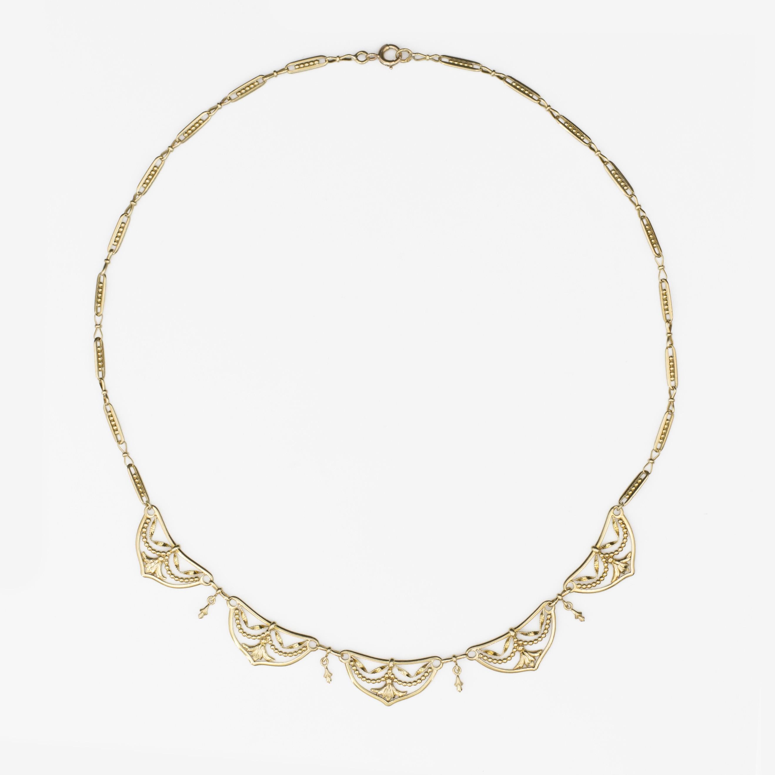 Belle Époque French 20th Century 18 Karat Yellow Gold Drapery Necklace For Sale