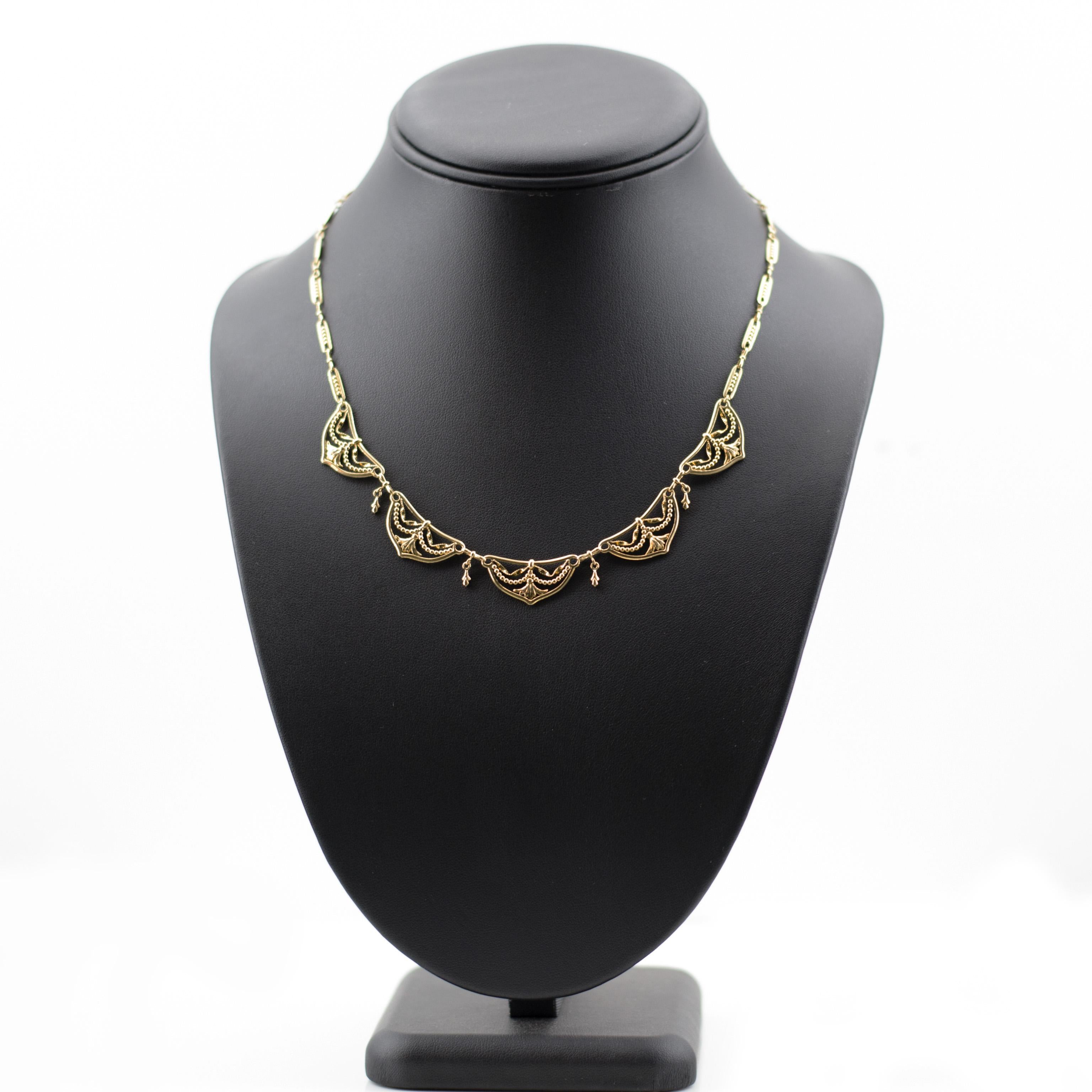 French 20th Century 18 Karat Yellow Gold Drapery Necklace For Sale 1