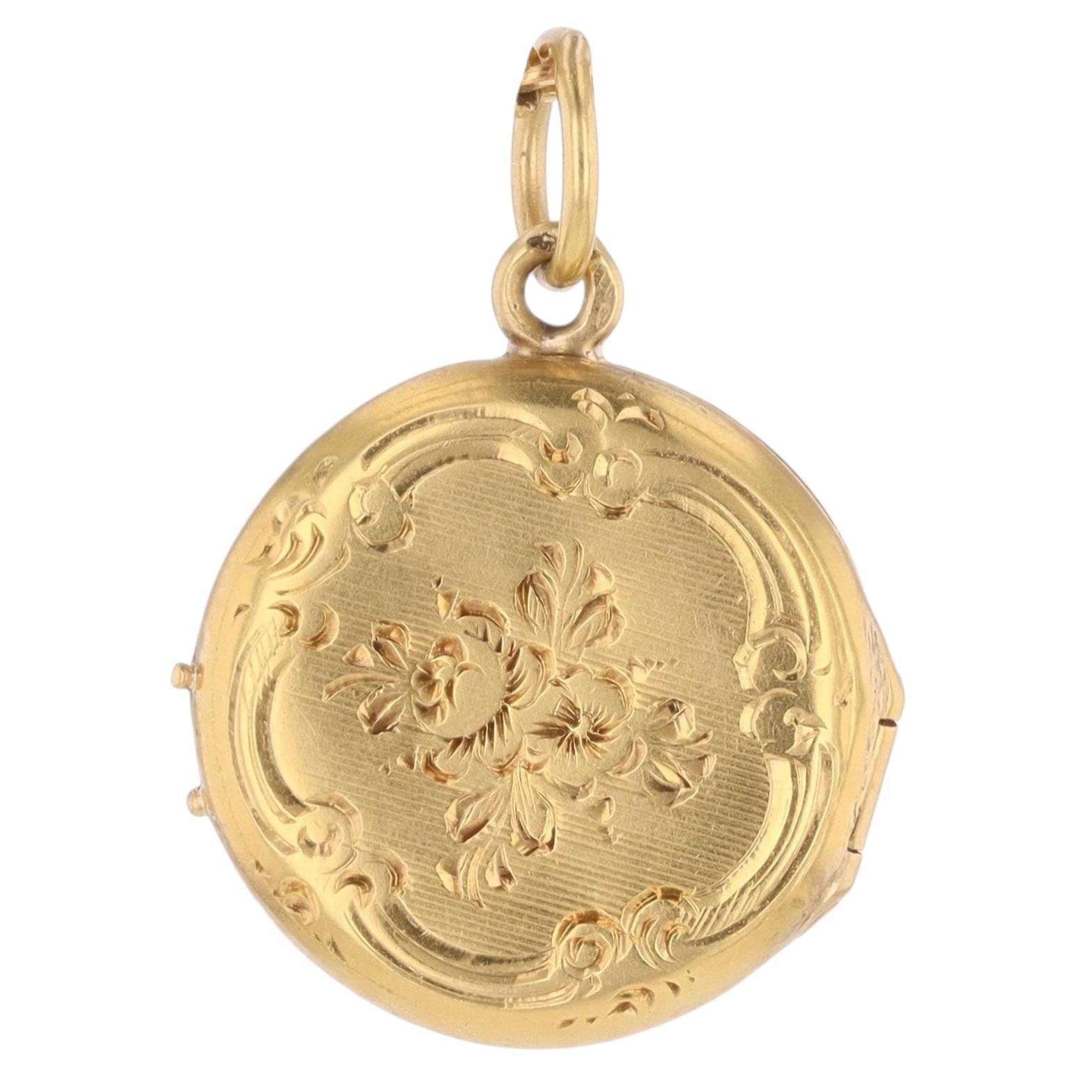 French 20th Century 18 Karat Yellow Gold Engraved Round Locket Pendant