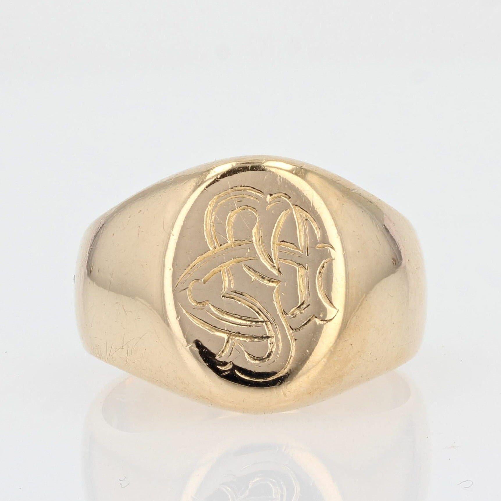 French 20th Century 18 Karat Yellow Gold Engraved with Initials Signet Ring For Sale 2