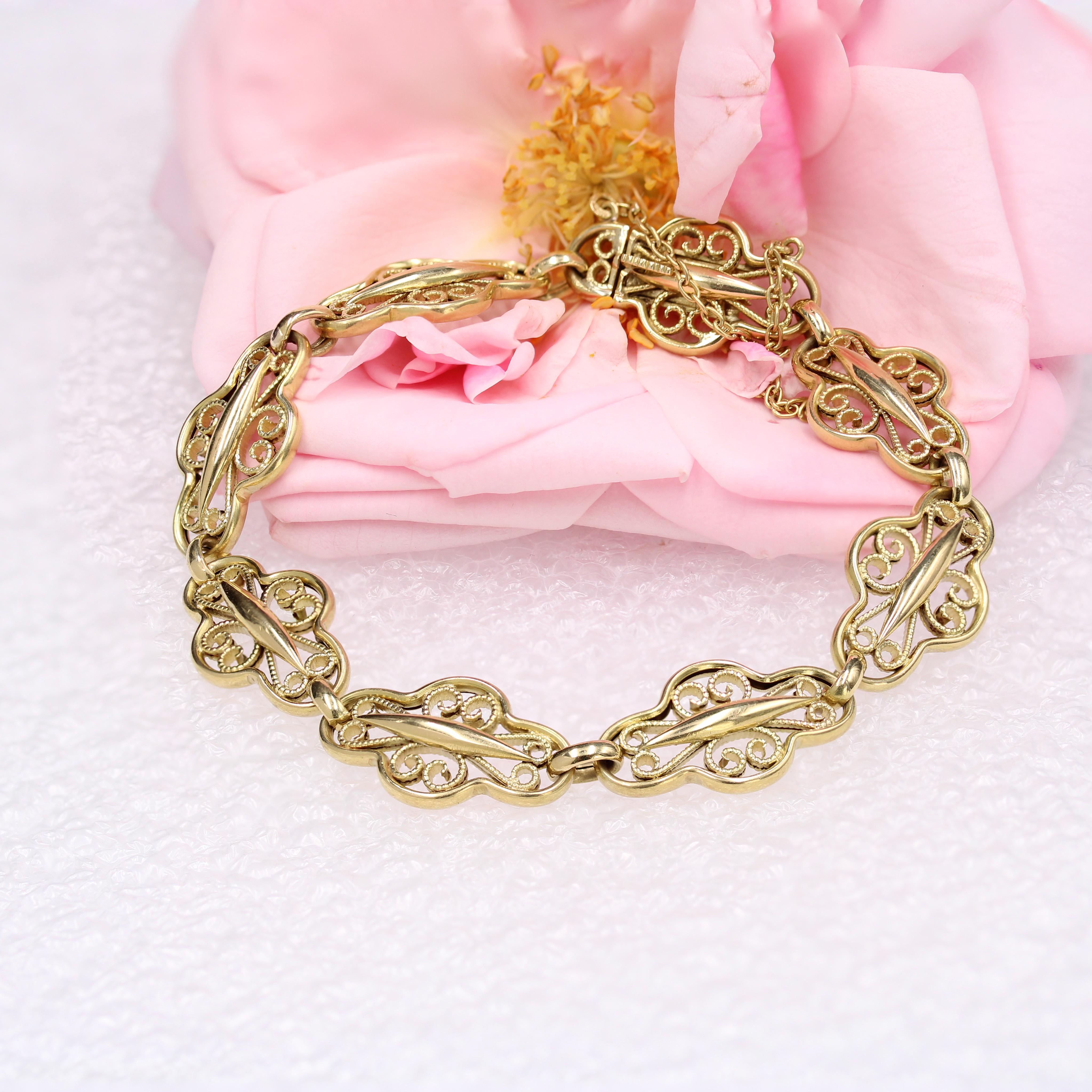 Belle Époque French 20th Century 18 Karat Yellow Gold Filigree Bracelet