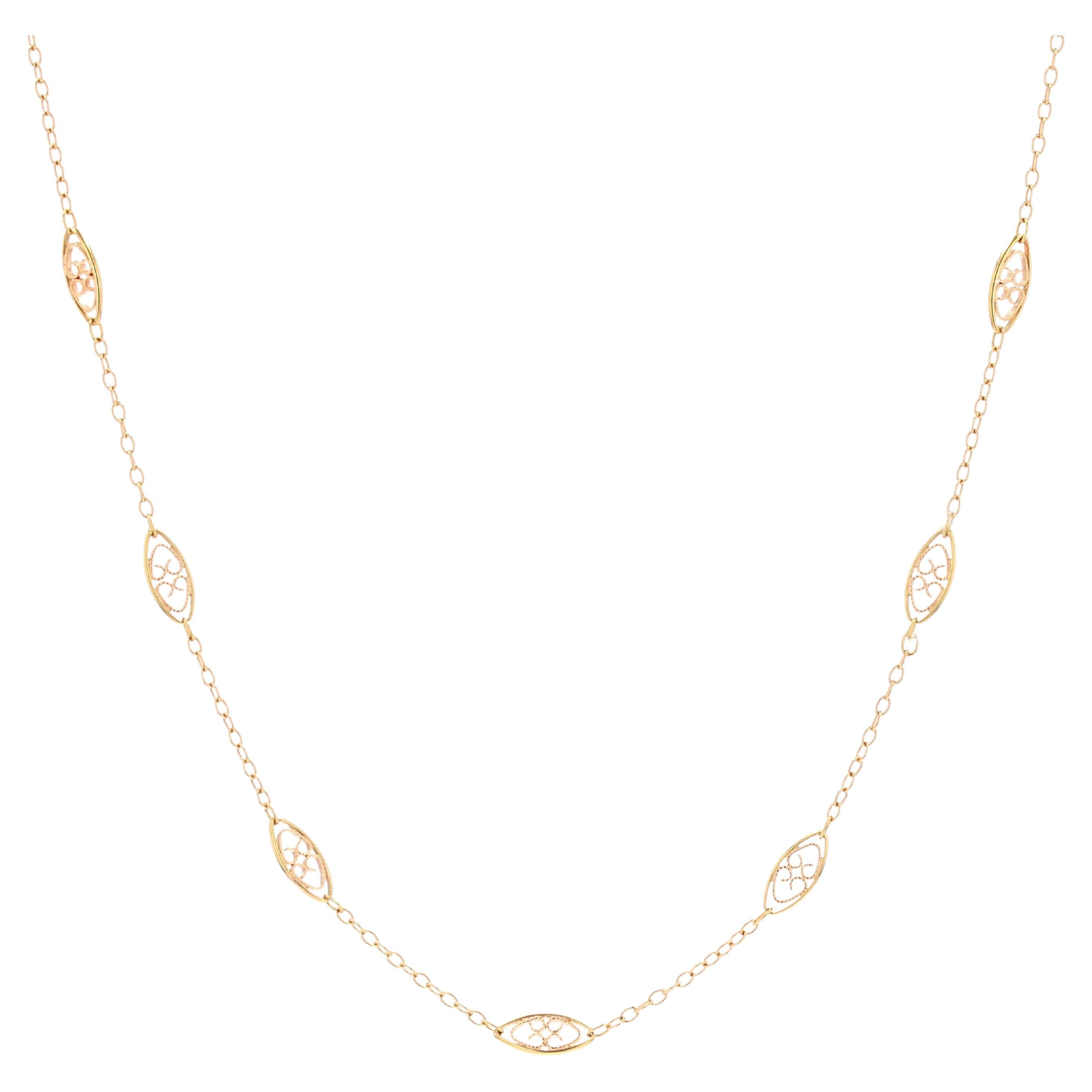Collana lunga in filigrana d'oro giallo 18 carati francese del XX secolo