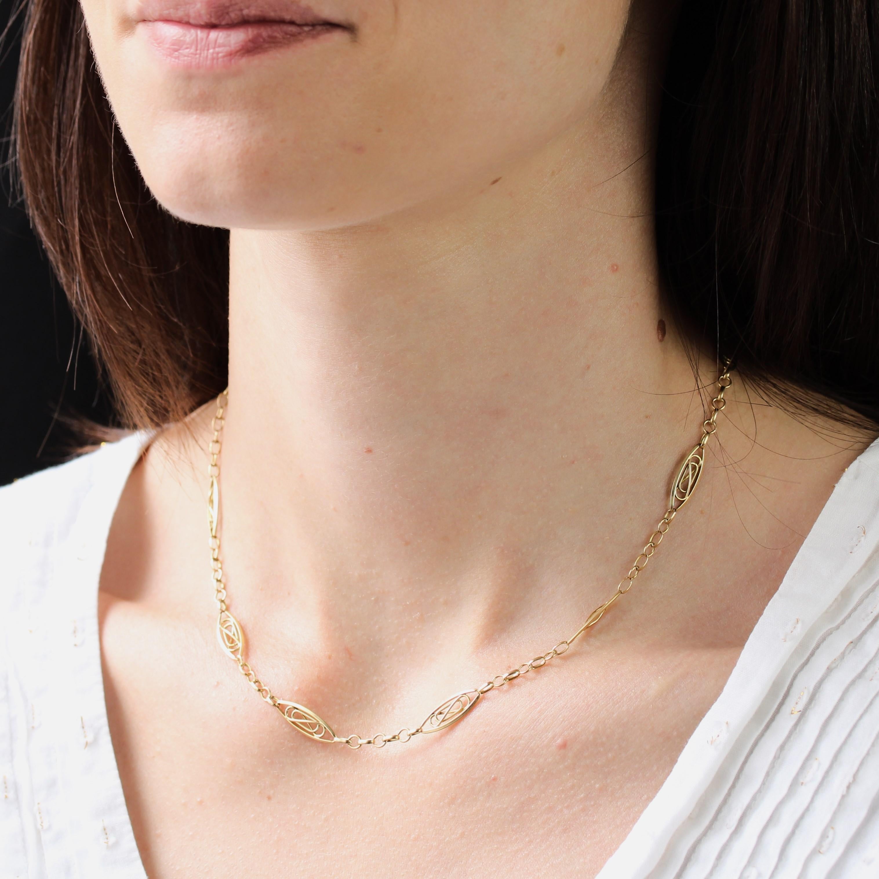 French 20th Century 18 Karat Yellow Gold Filigree Mesh Links Chain 3