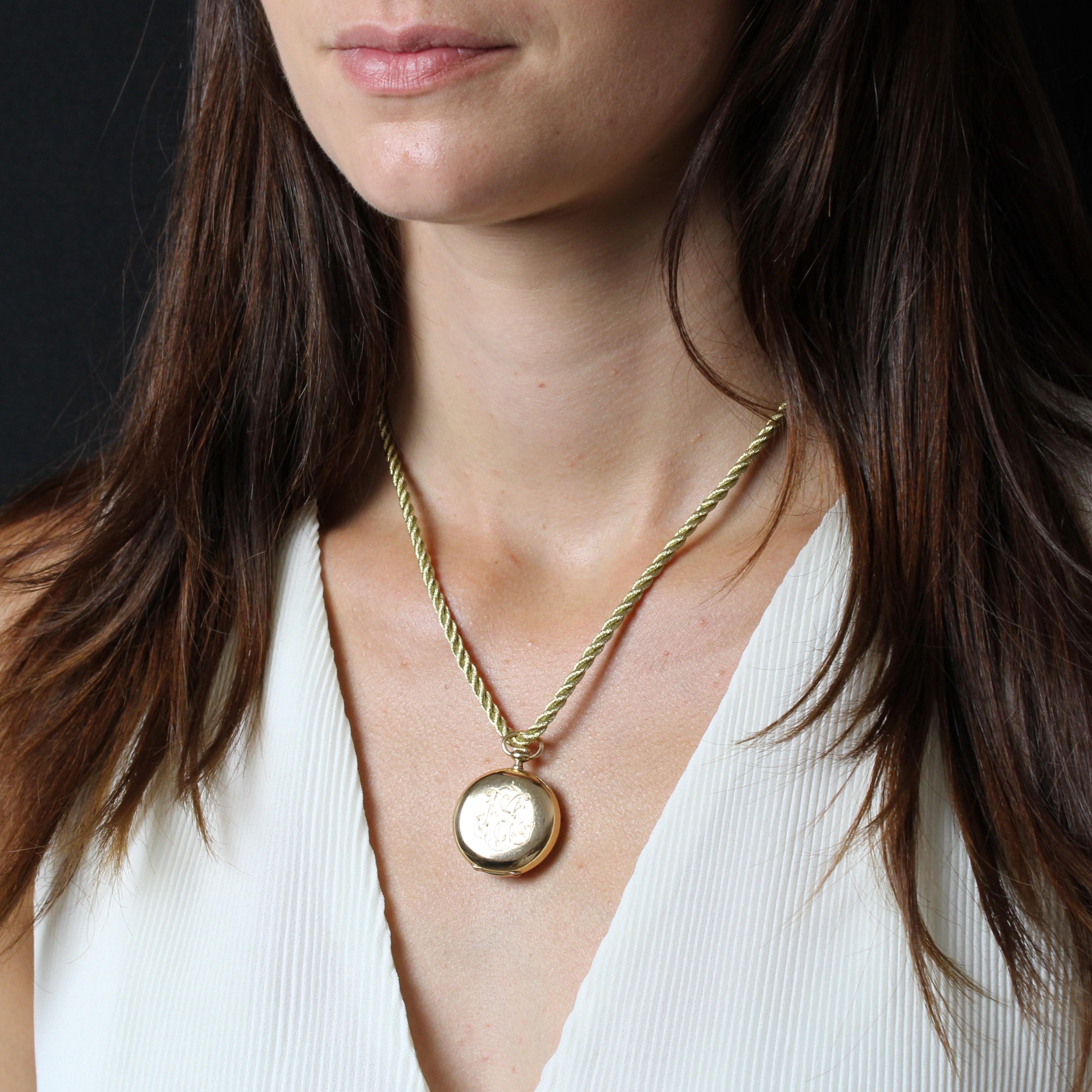 Pendentif en or jaune 18 carats initiales de montre de poche française du 20e siècle en vente 2