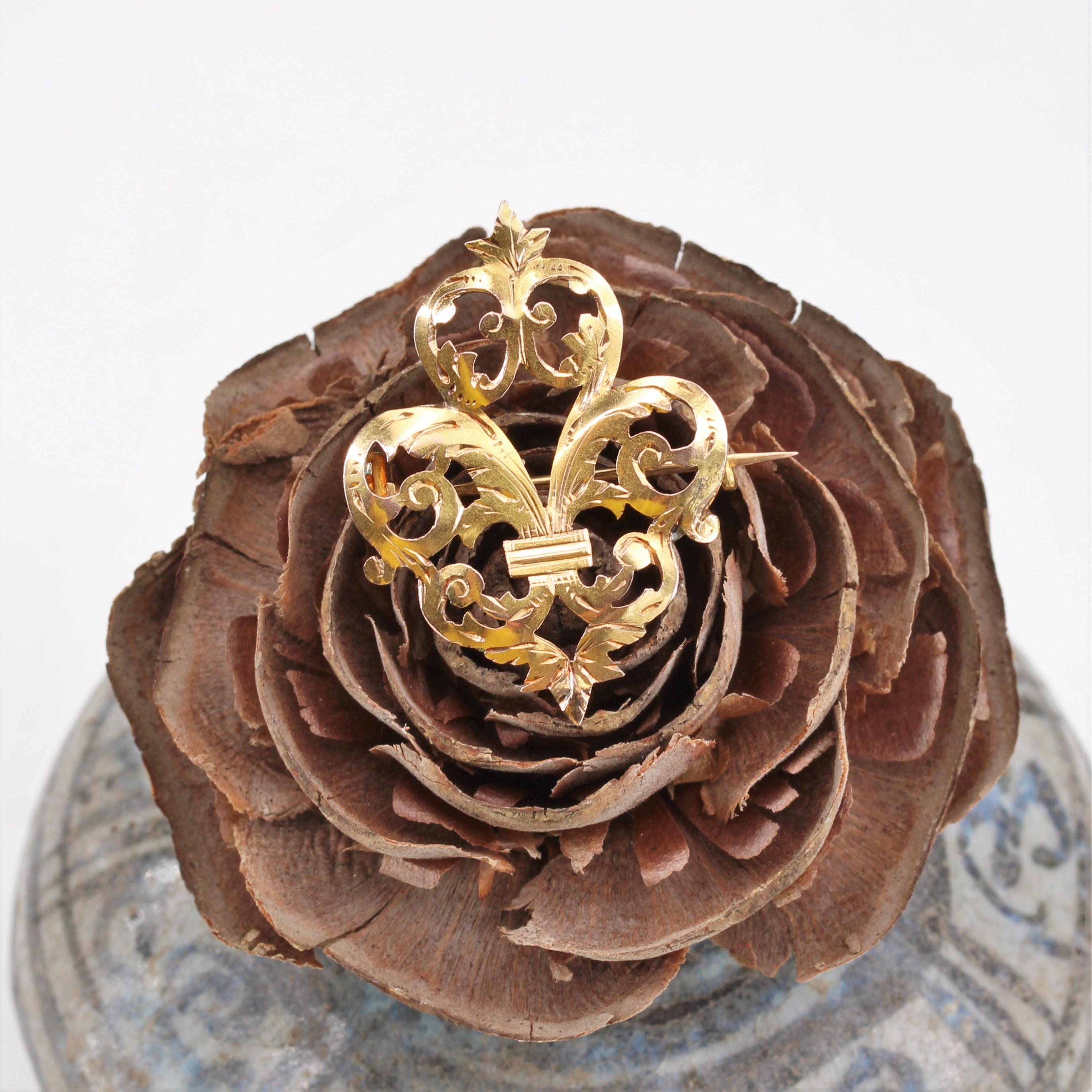 Broche Fleur de Lys en or jaune 18 carats du 20ème siècle Bon état - En vente à Poitiers, FR