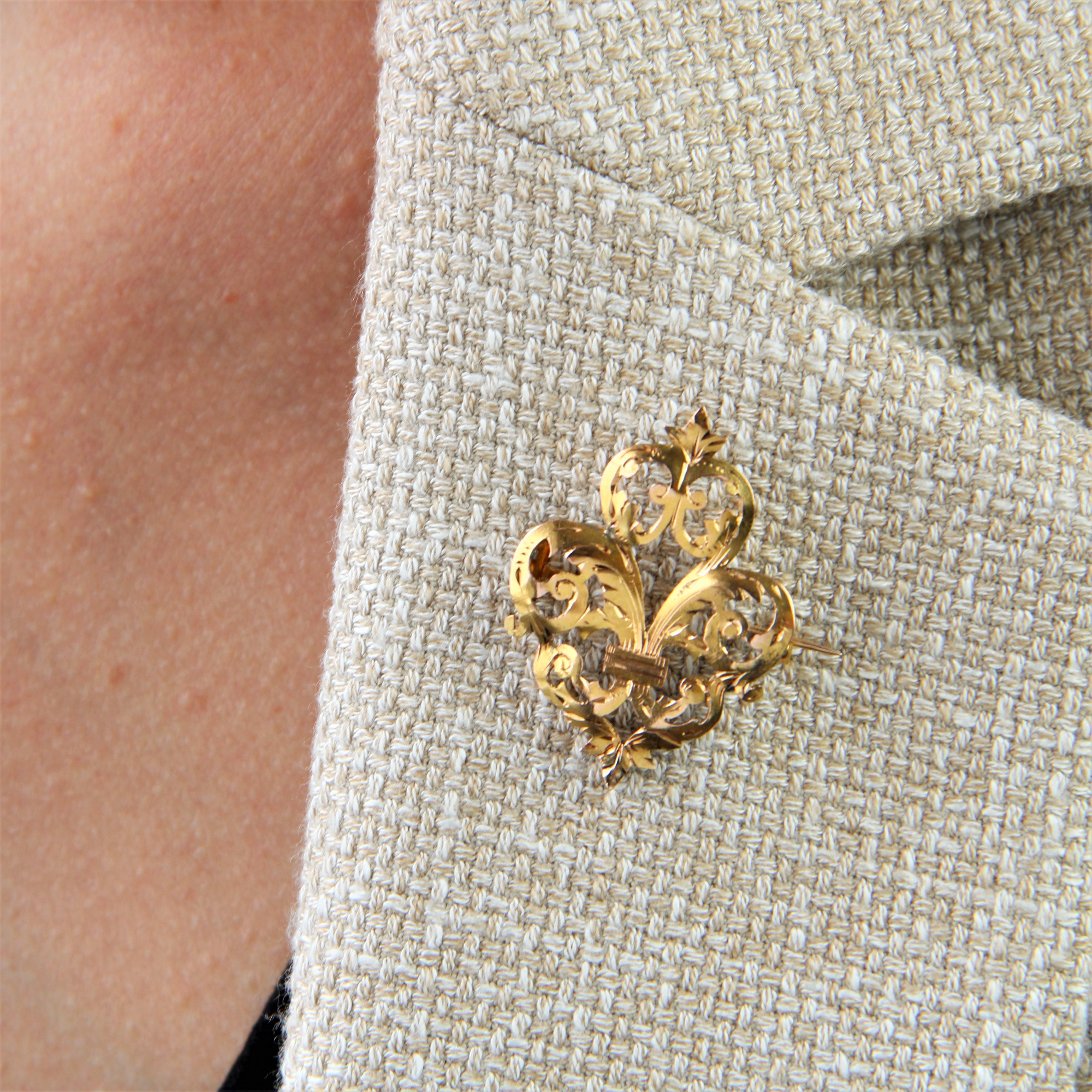 Broche Fleur de Lys en or jaune 18 carats du 20ème siècle en vente 1