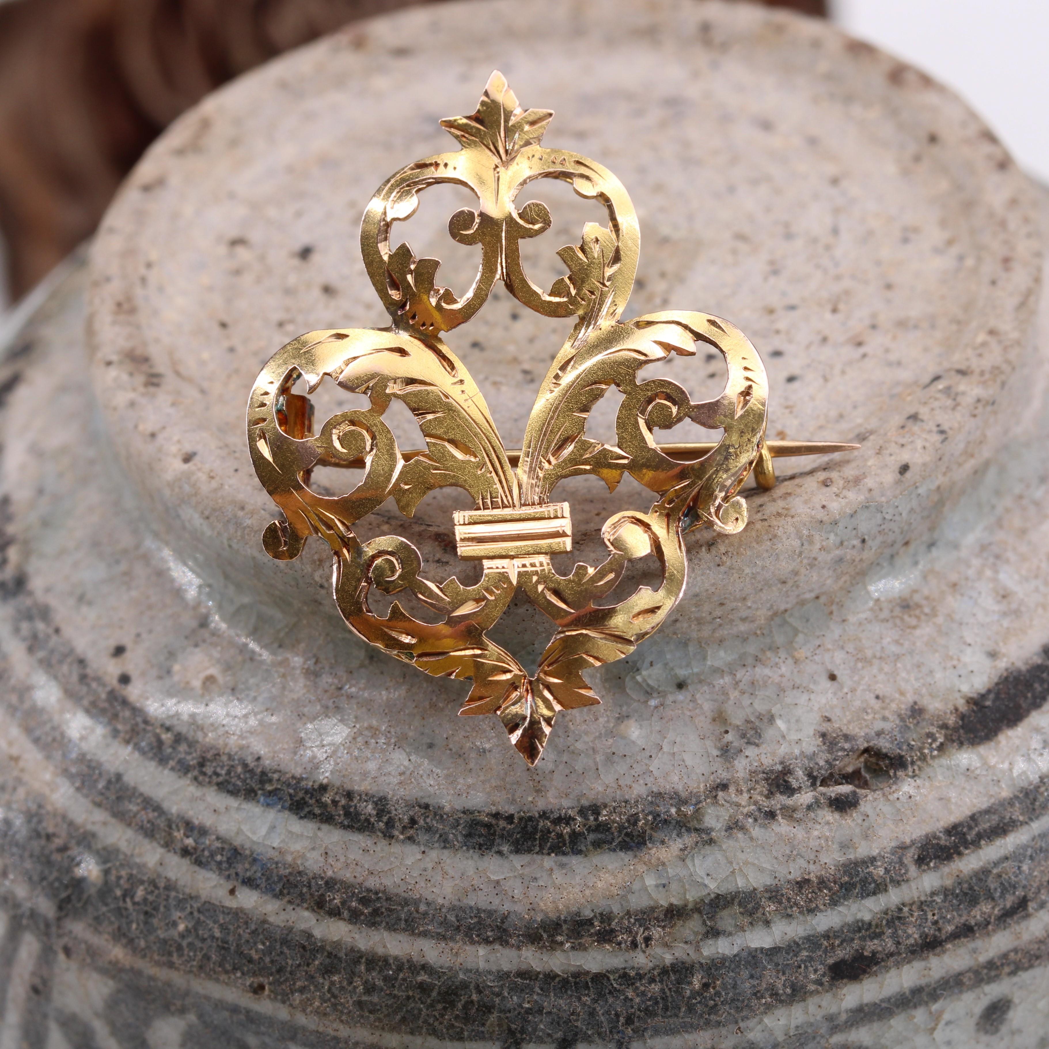 Broche Fleur de Lys en or jaune 18 carats du 20ème siècle en vente 4