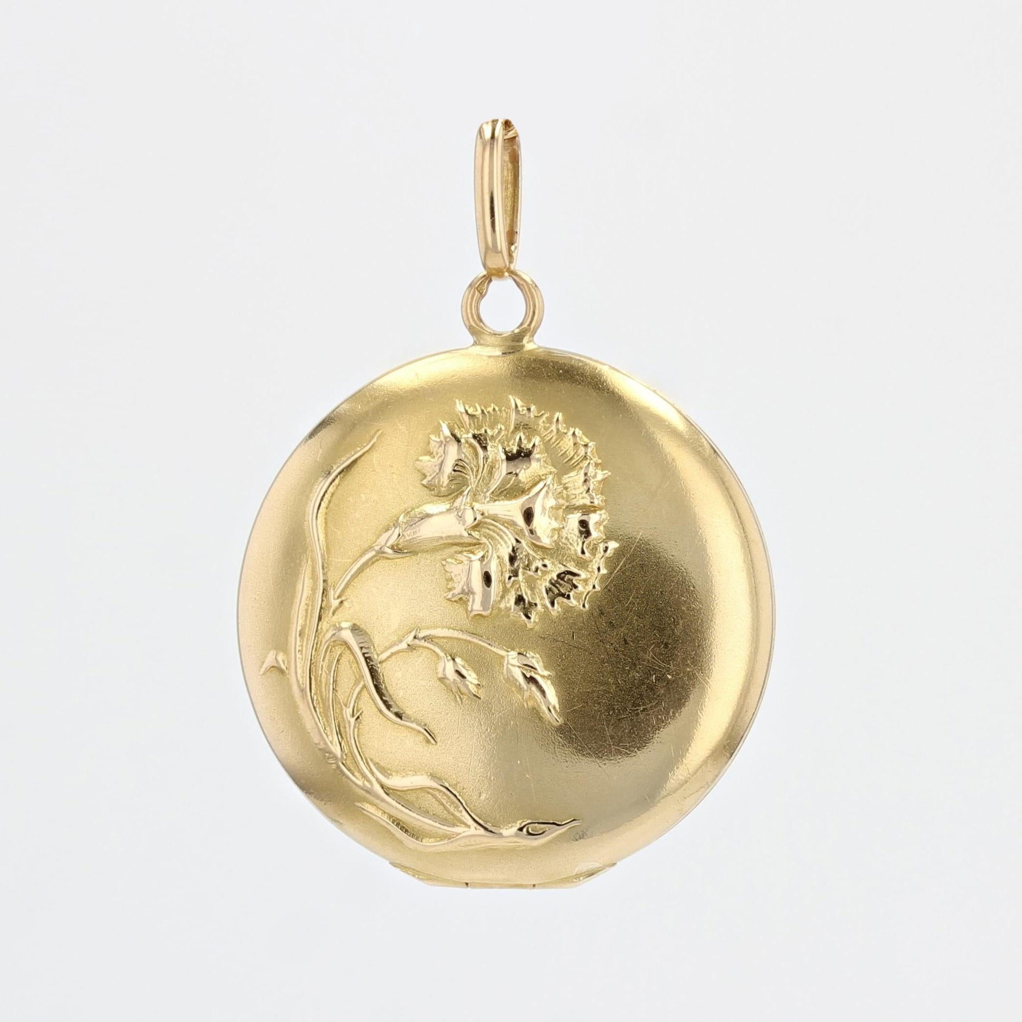 Belle Époque French, 20th Century 18 Karat Yellow Gold Marigold Medallion