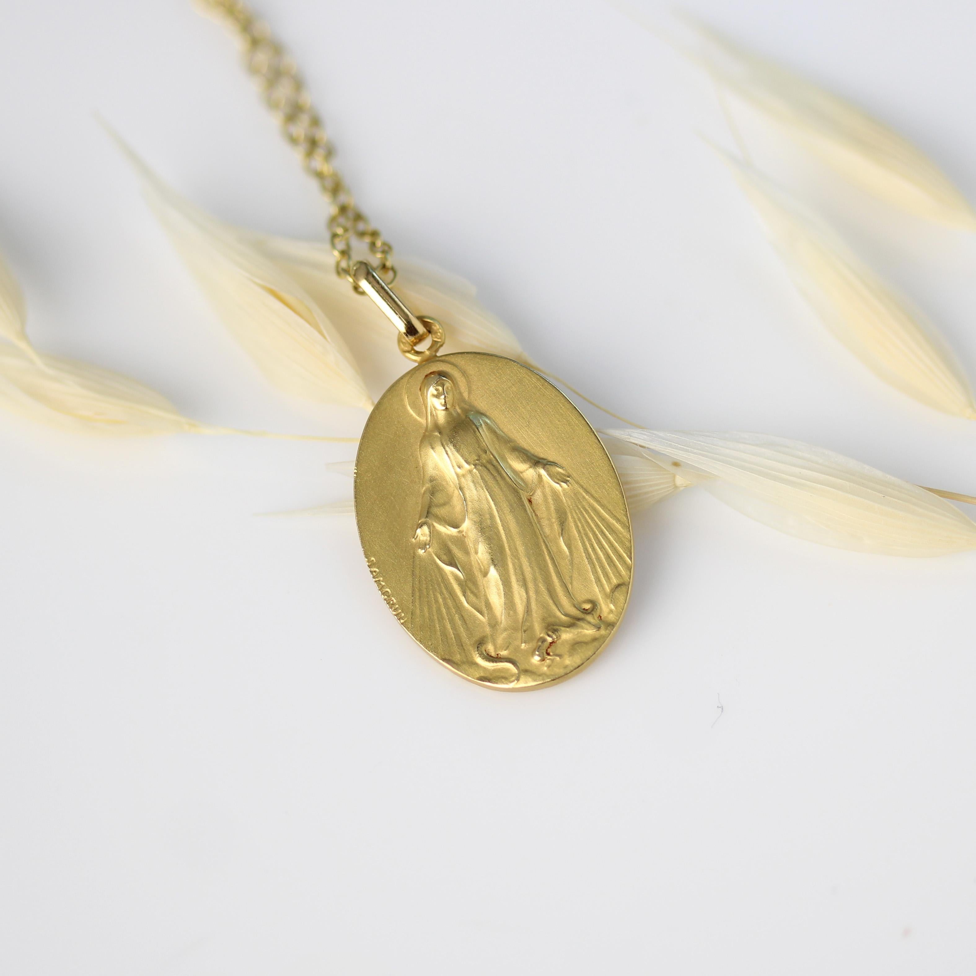 Retro French 20th Century 18 Karat Yellow Gold Miraculous Virgin Grun Medal Pendant