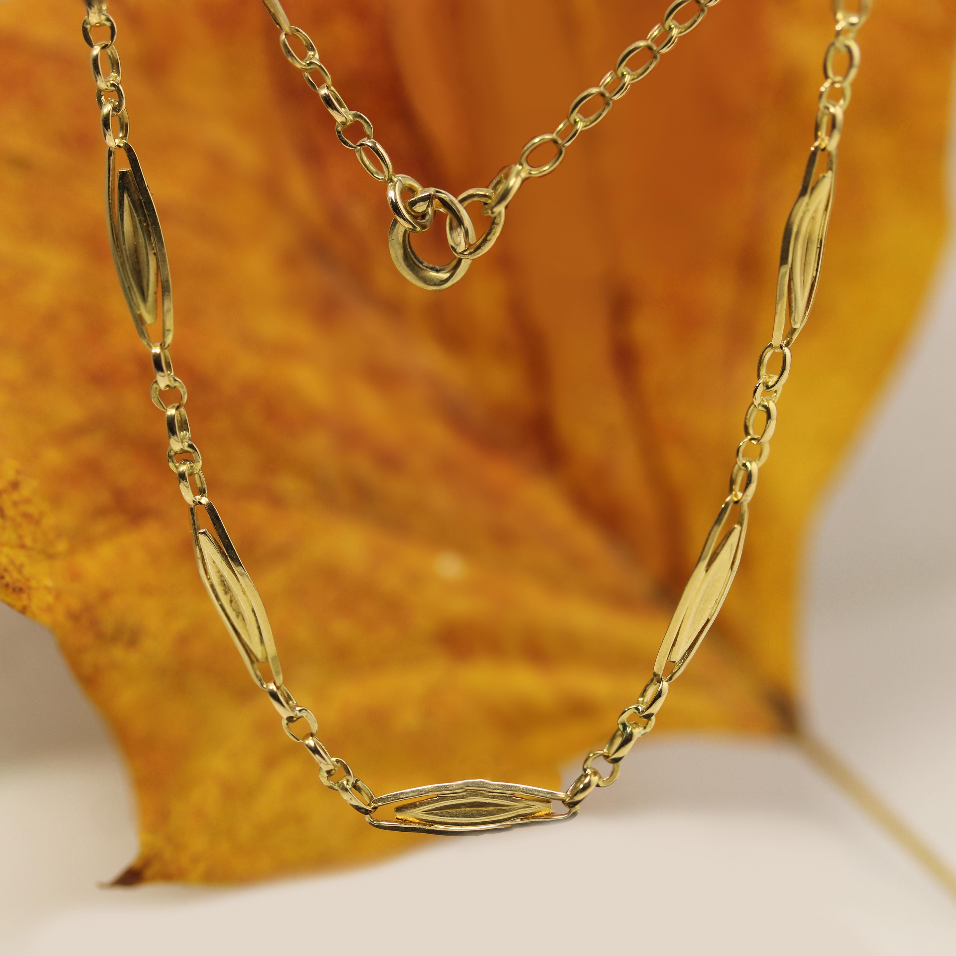 Retro French 20th Century 18 Karat Yellow Gold Navette Link Chain Necklace For Sale