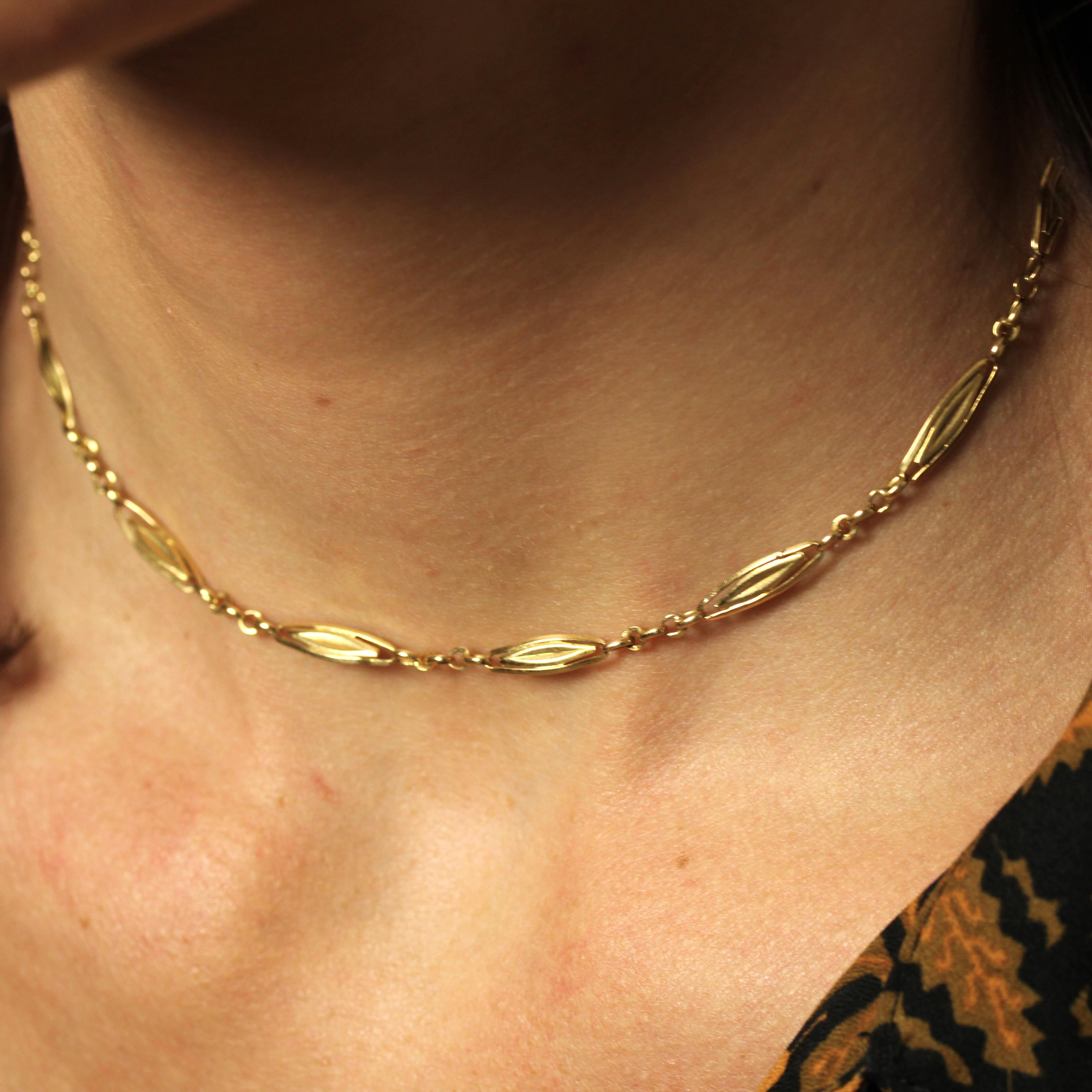 French 20th Century 18 Karat Yellow Gold Navette Link Chain Necklace For Sale 3