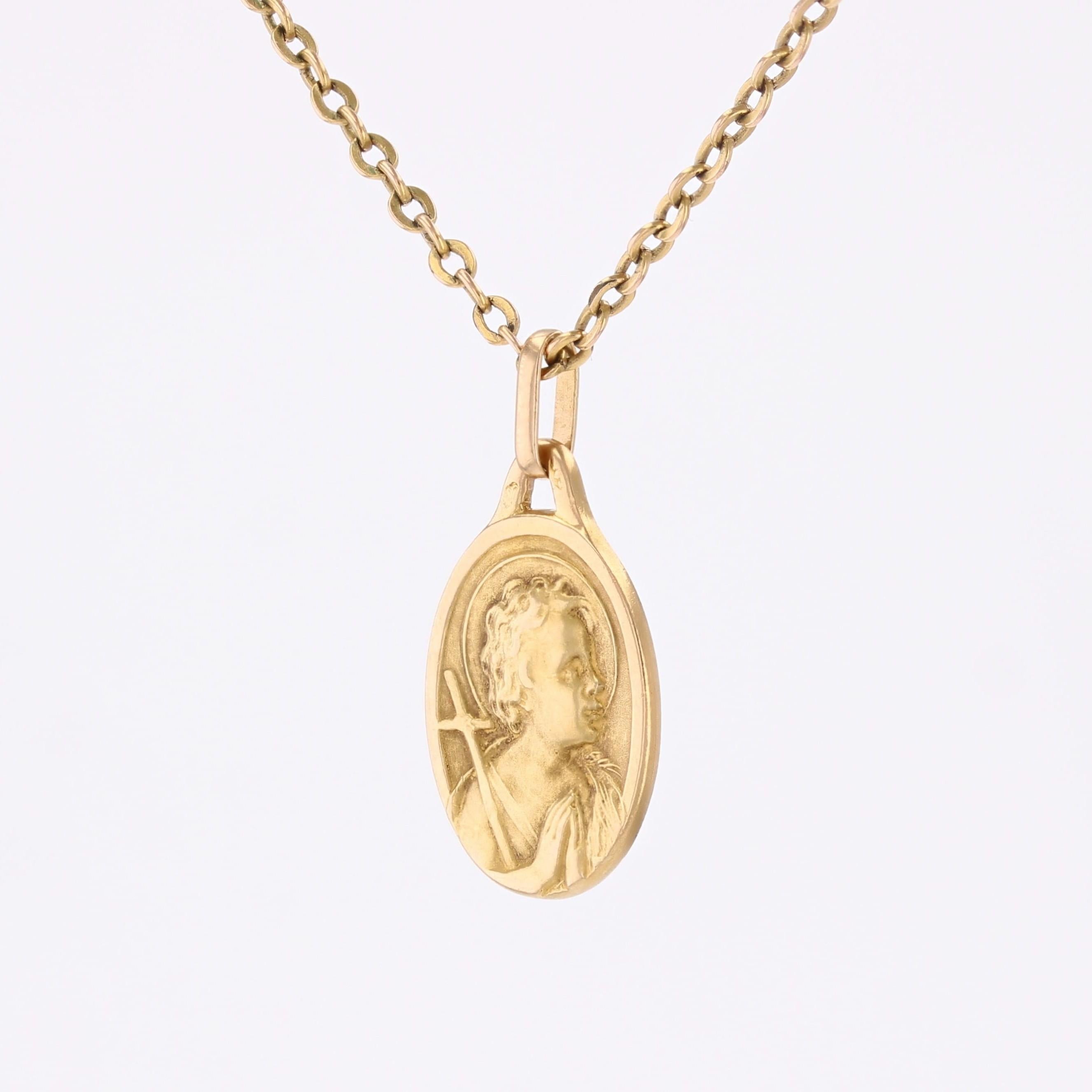 Pendentif médaille ange priant en or jaune 18 carats français du 20e siècle Unisexe en vente