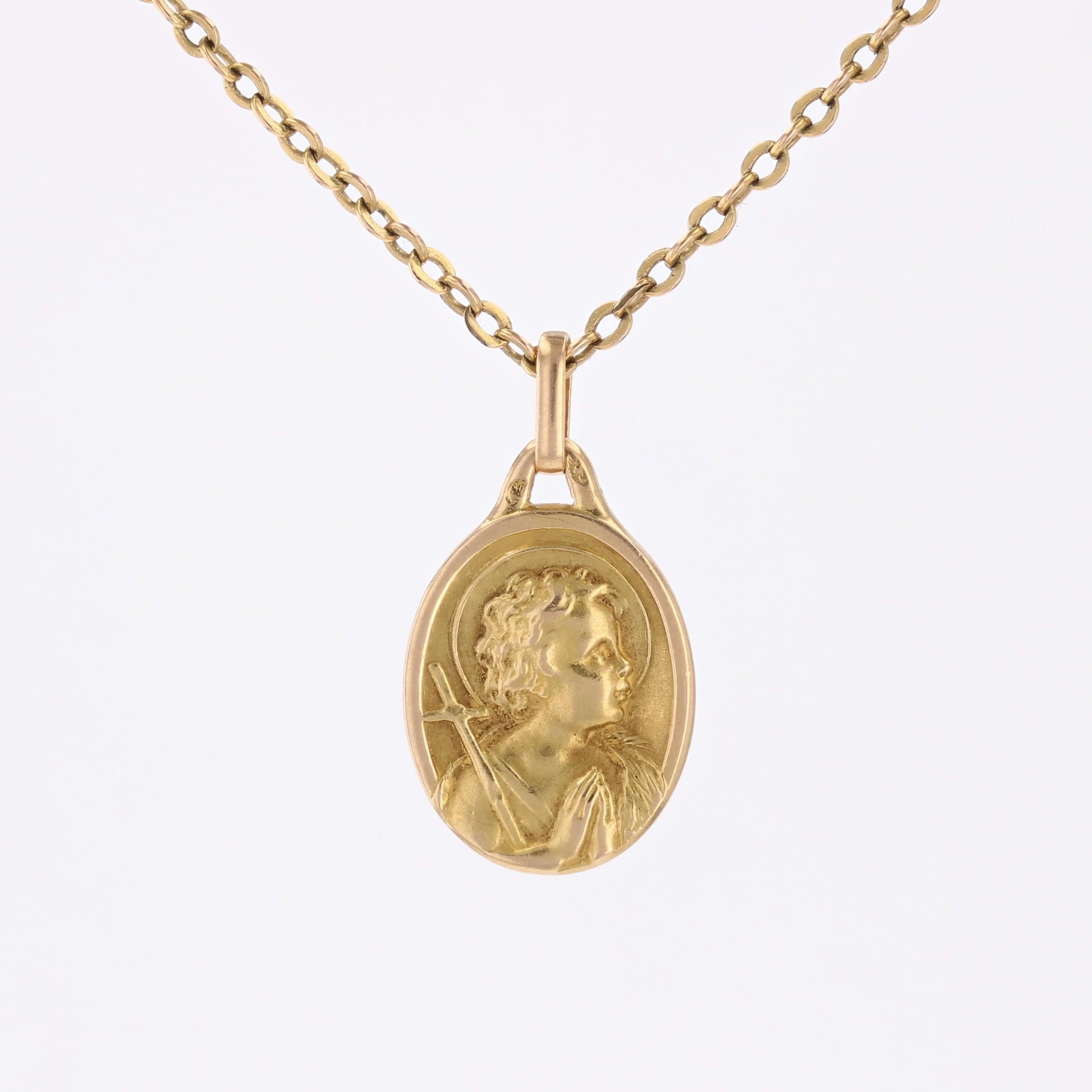 Pendentif médaille ange priant en or jaune 18 carats français du 20e siècle en vente 2