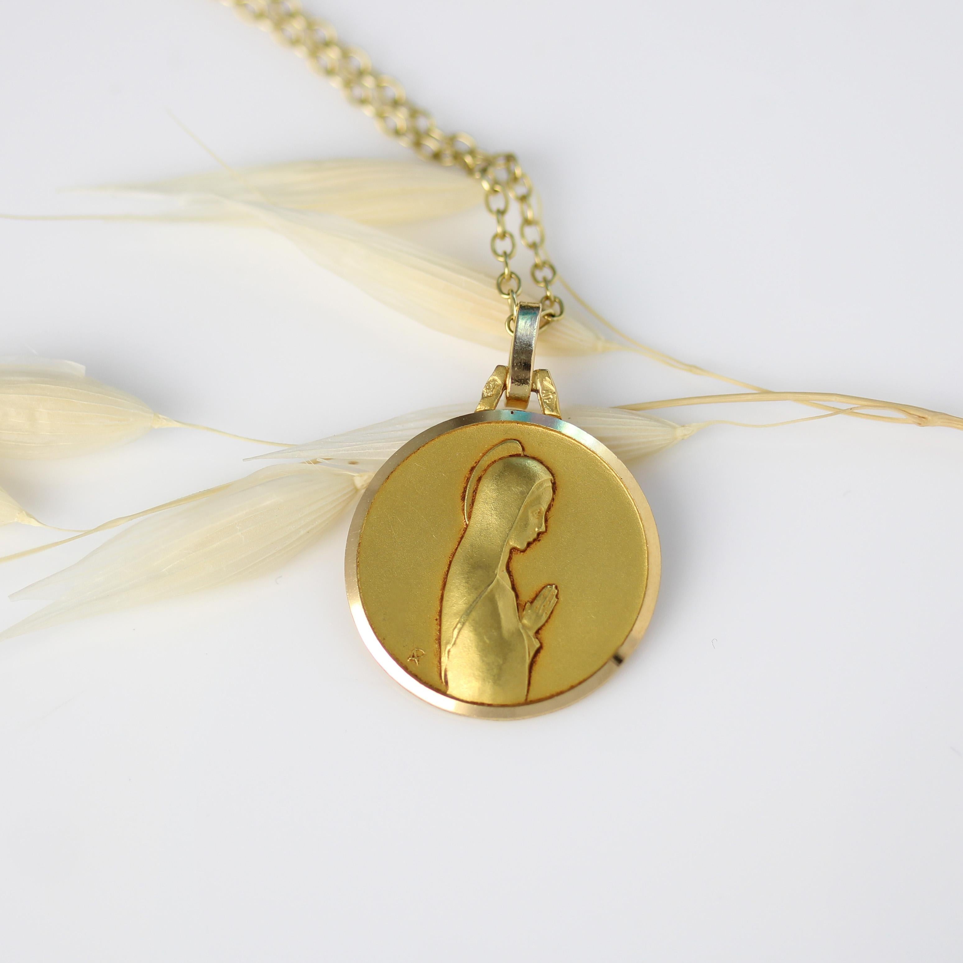Belle Époque French 20th Century 18 Karat Yellow Gold Praying Virgin Medal Pendant For Sale