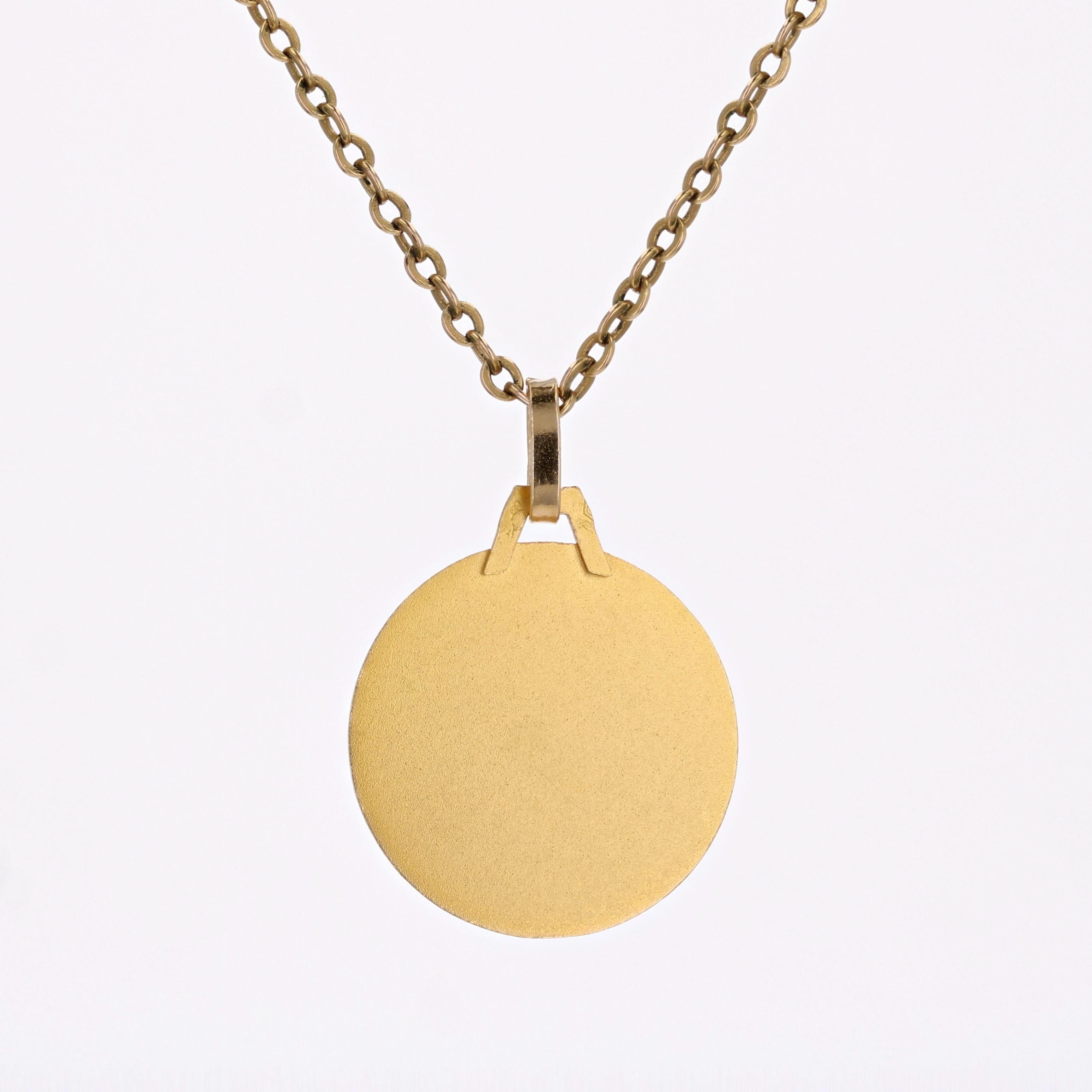 French 20th Century 18 Karat Yellow Gold Praying Virgin Medal Pendant For Sale 3