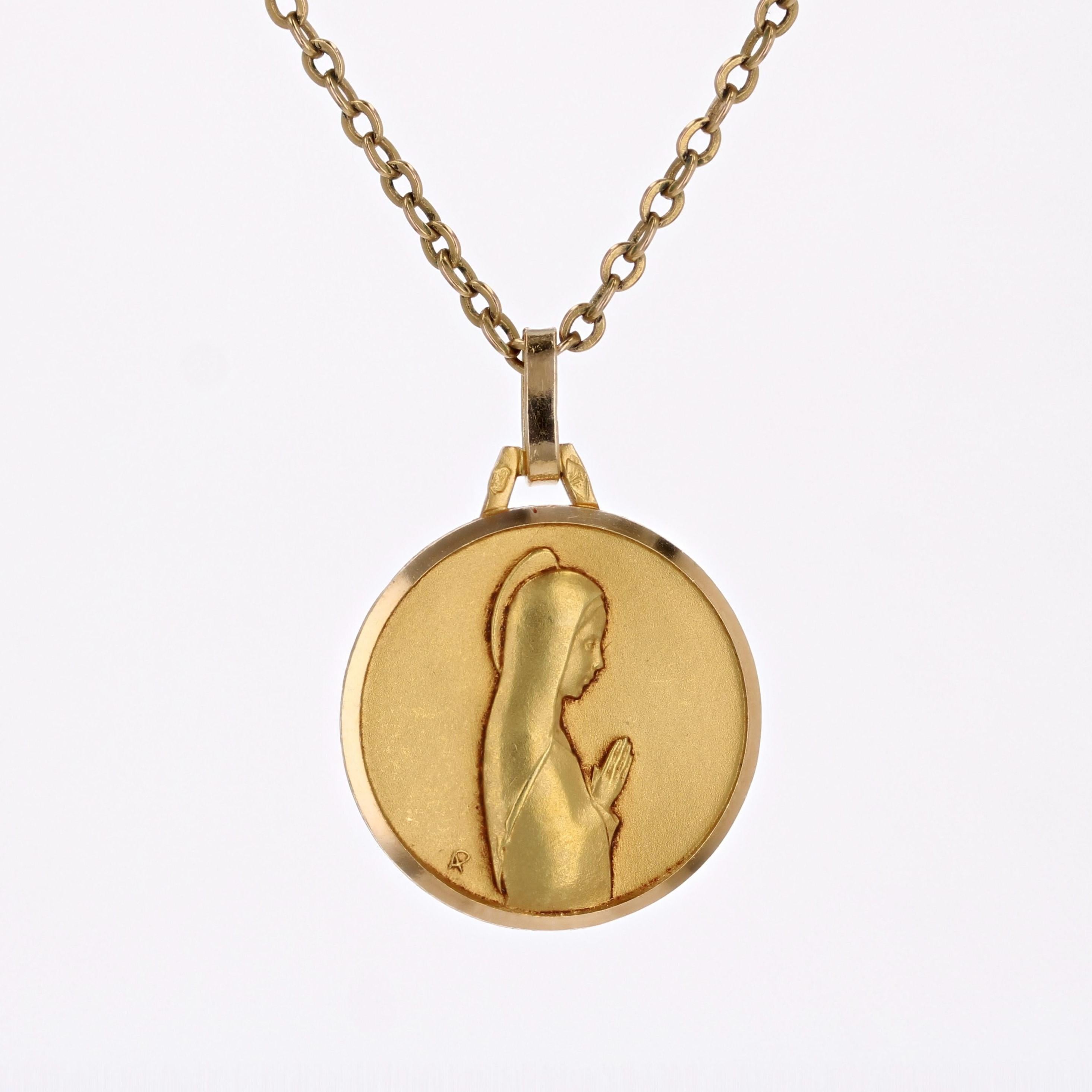 French 20th Century 18 Karat Yellow Gold Praying Virgin Medal Pendant For Sale 4