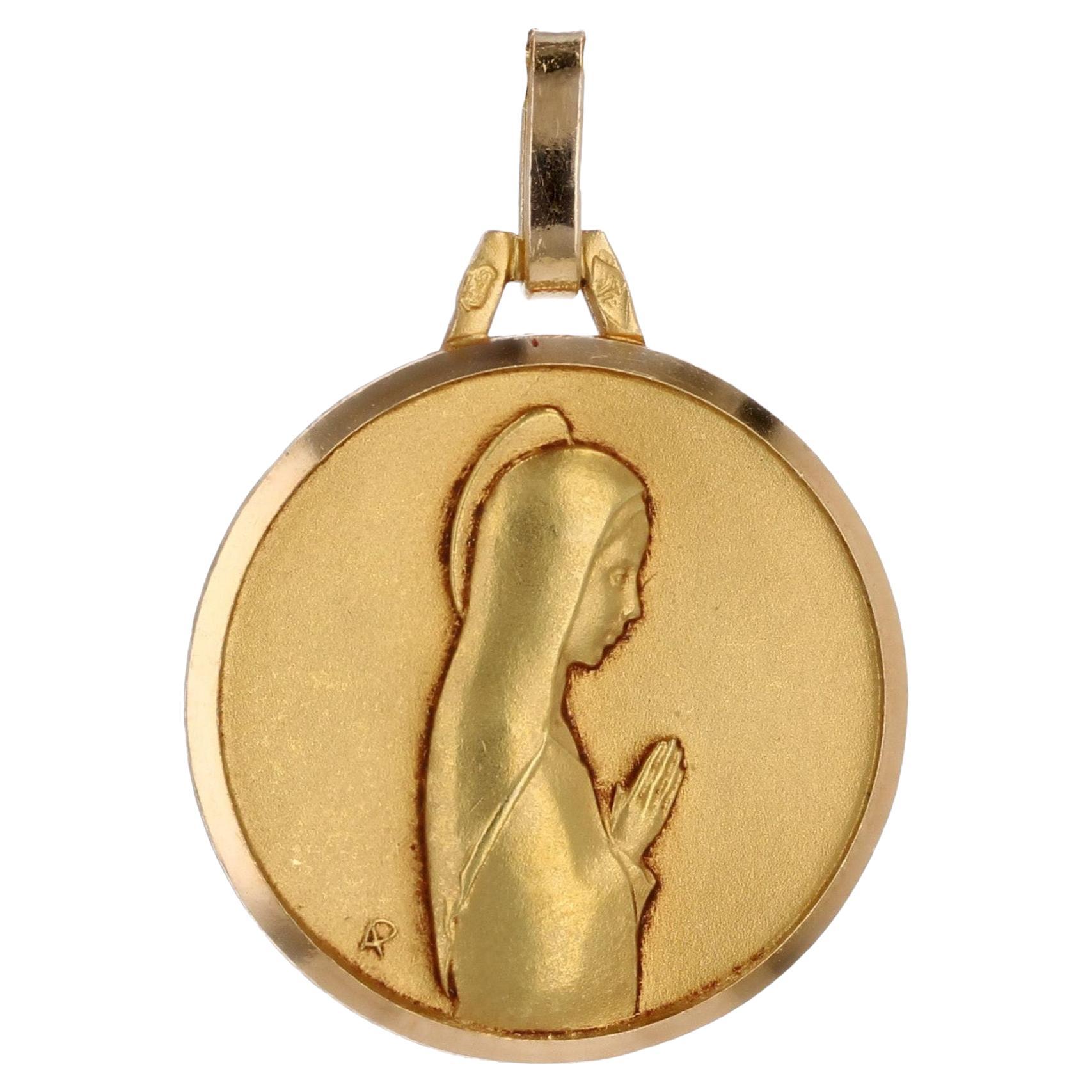 Colgante francés del siglo XX de oro amarillo de 18 quilates con medalla de la Virgen Orante