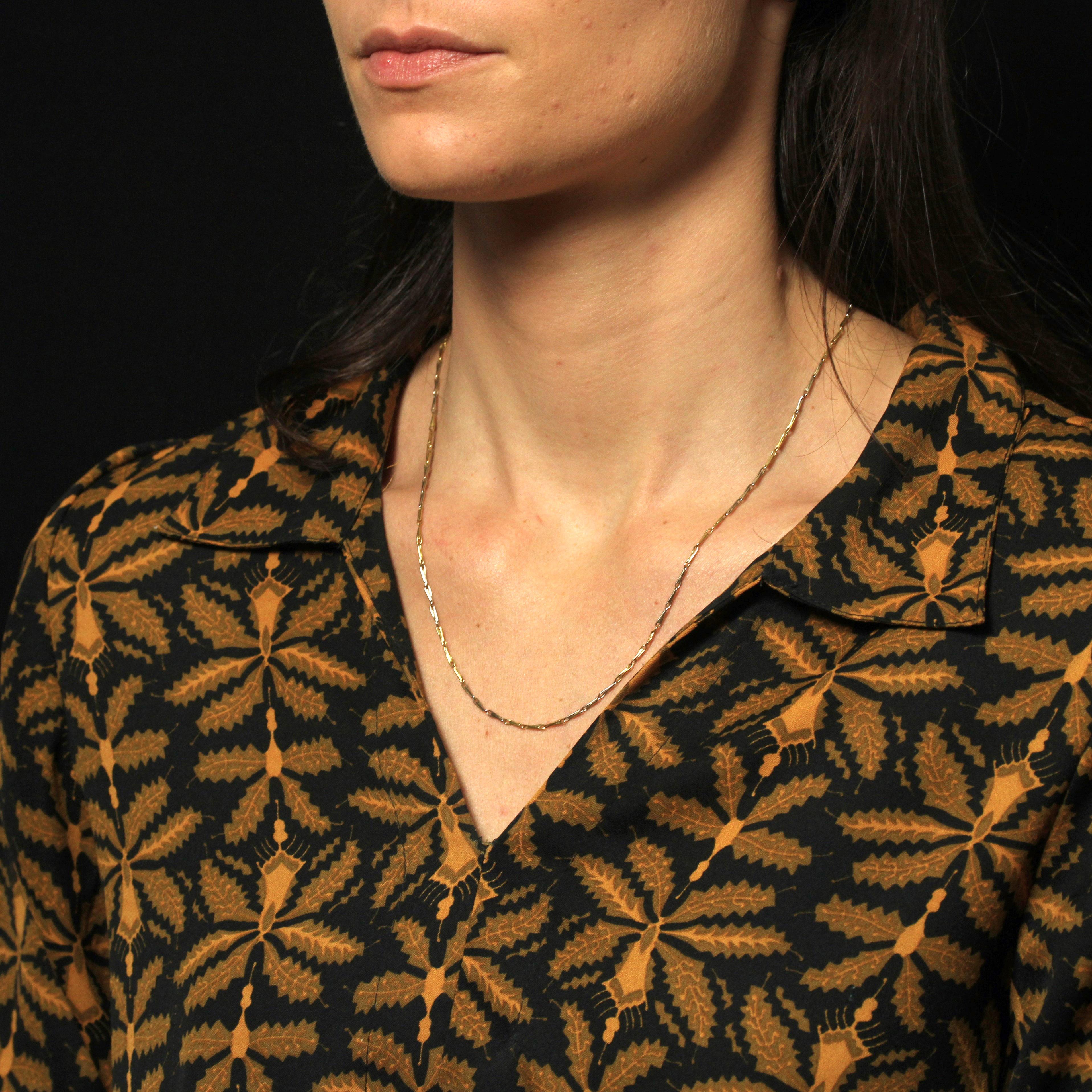 Collar francés de cadena de eslabones de grapas de oro amarillo de 18 quilates del siglo XX en venta 3
