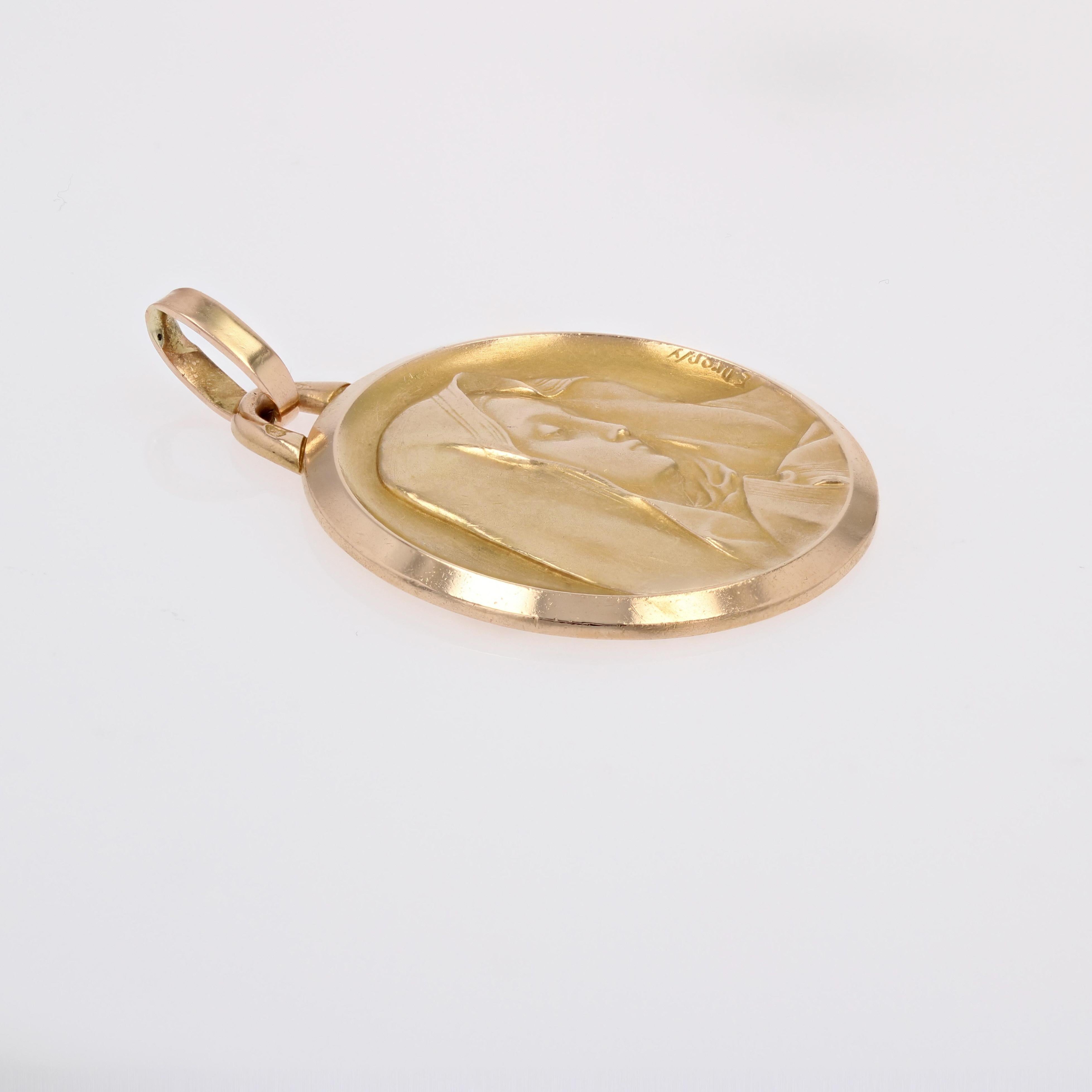 Medal in 18 karat yellow gold, eagle head hallmark.
Massive, this antique round shape medal, represents the Virgin Mary. The back of this antique jewel is engraved with initials and the date 