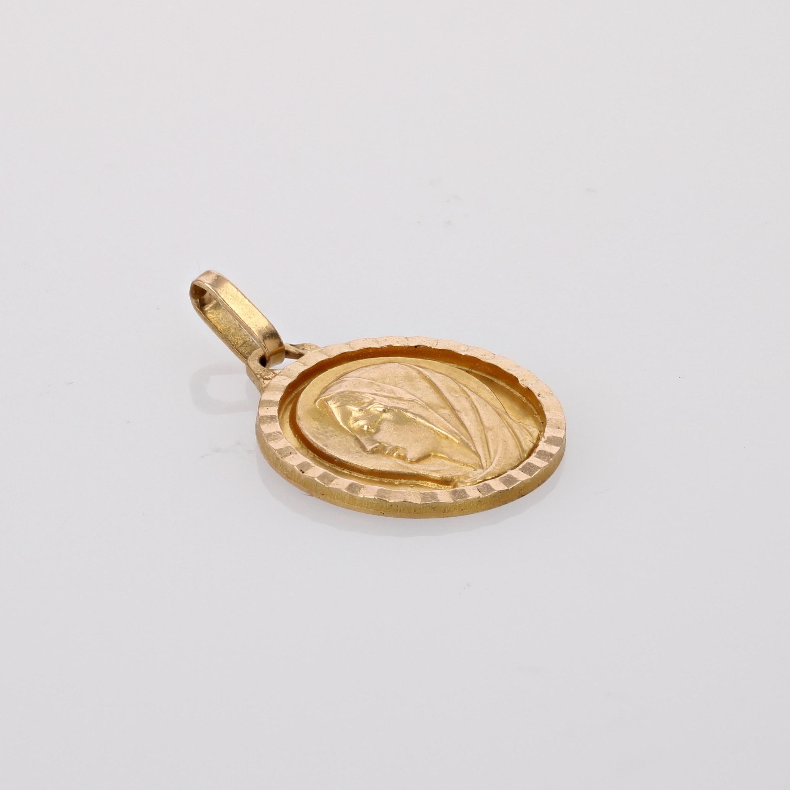 Belle Époque French 20th Century 18 Karat Yellow Gold Virgin Mary Medal Pendant
