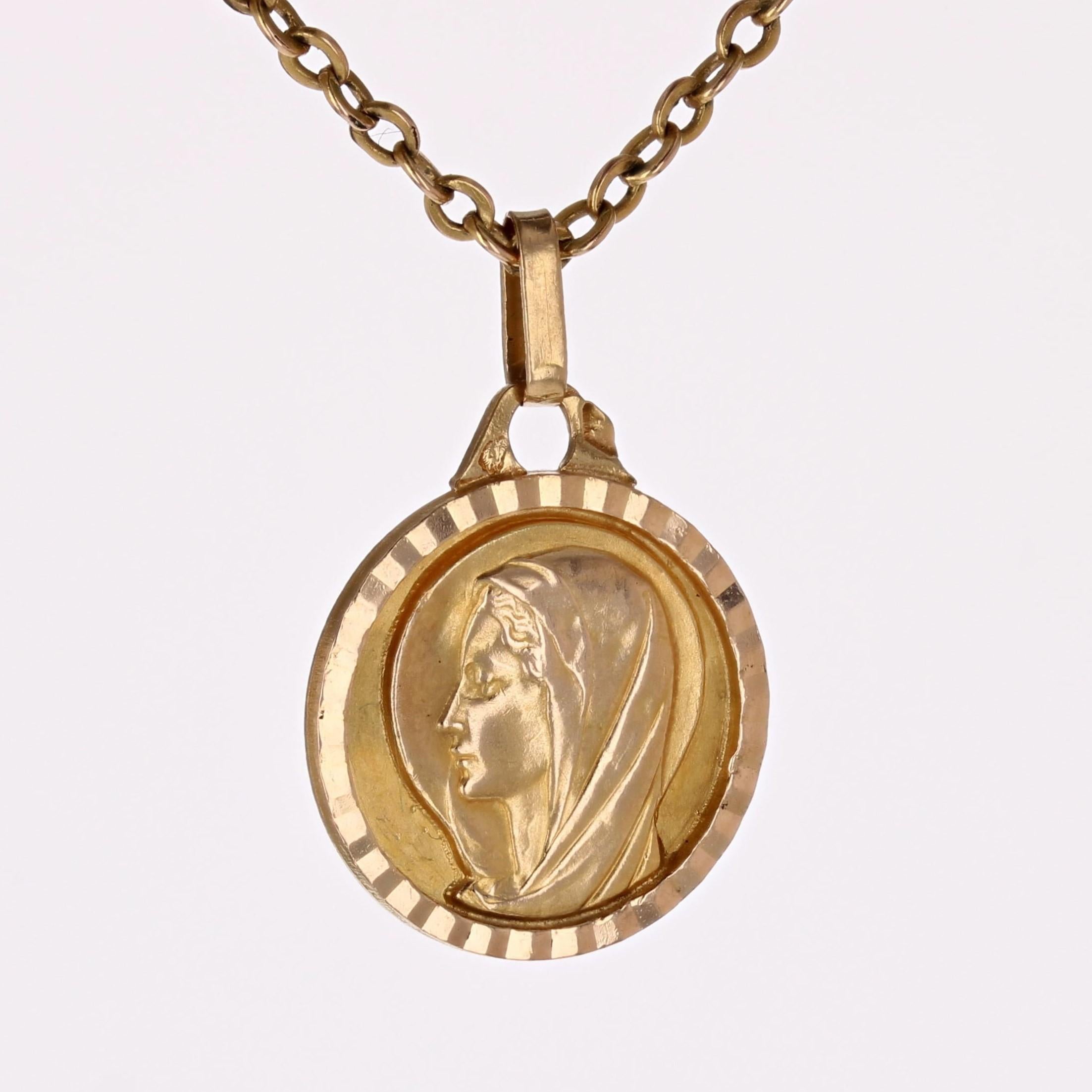 French 20th Century 18 Karat Yellow Gold Virgin Mary Medal Pendant In Good Condition In Poitiers, FR