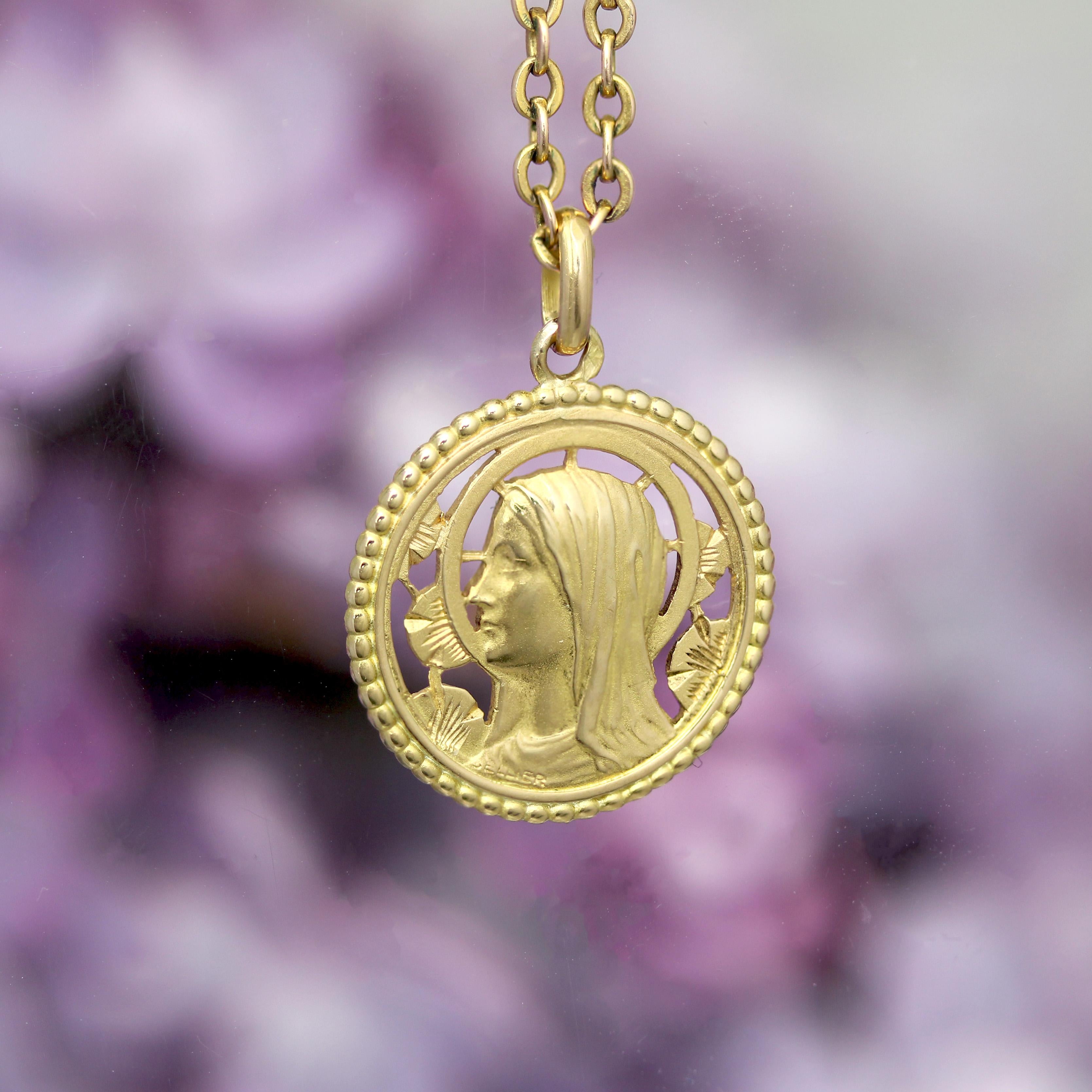 Belle Époque French 20th Century 18 Karat Yellow Gold Virgin Mary Openwork Medal Pendant
