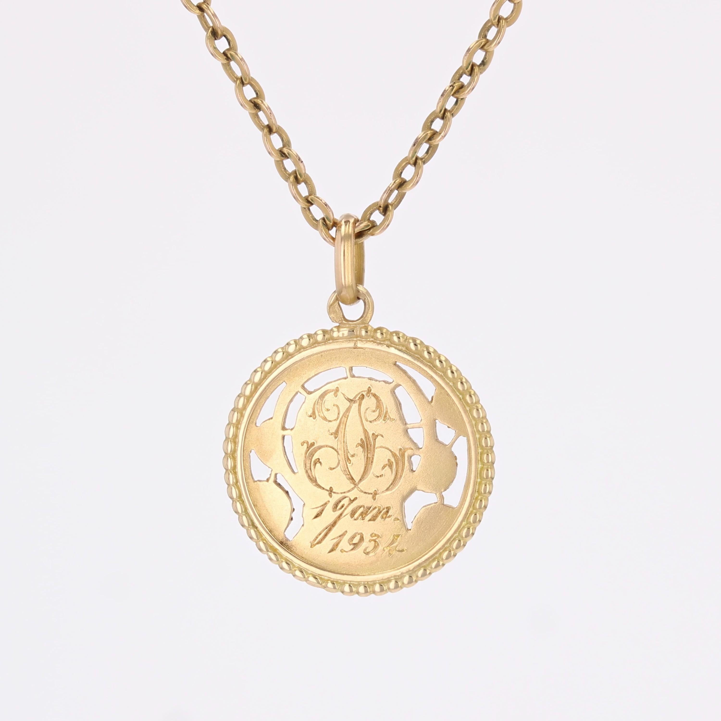French 20th Century 18 Karat Yellow Gold Virgin Mary Openwork Medal Pendant 3