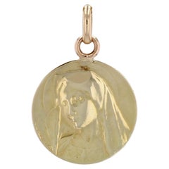 Pendentif en or jaune 18 carats Vierge Marie signée Dropsy du 20e siècle