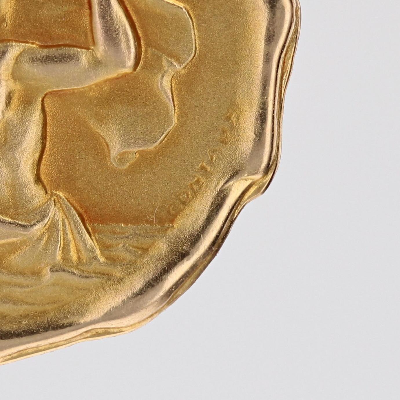 French 20th Century 18K Yellow Gold Saint Christopher Contaux Medal Pendant In Good Condition In Poitiers, FR