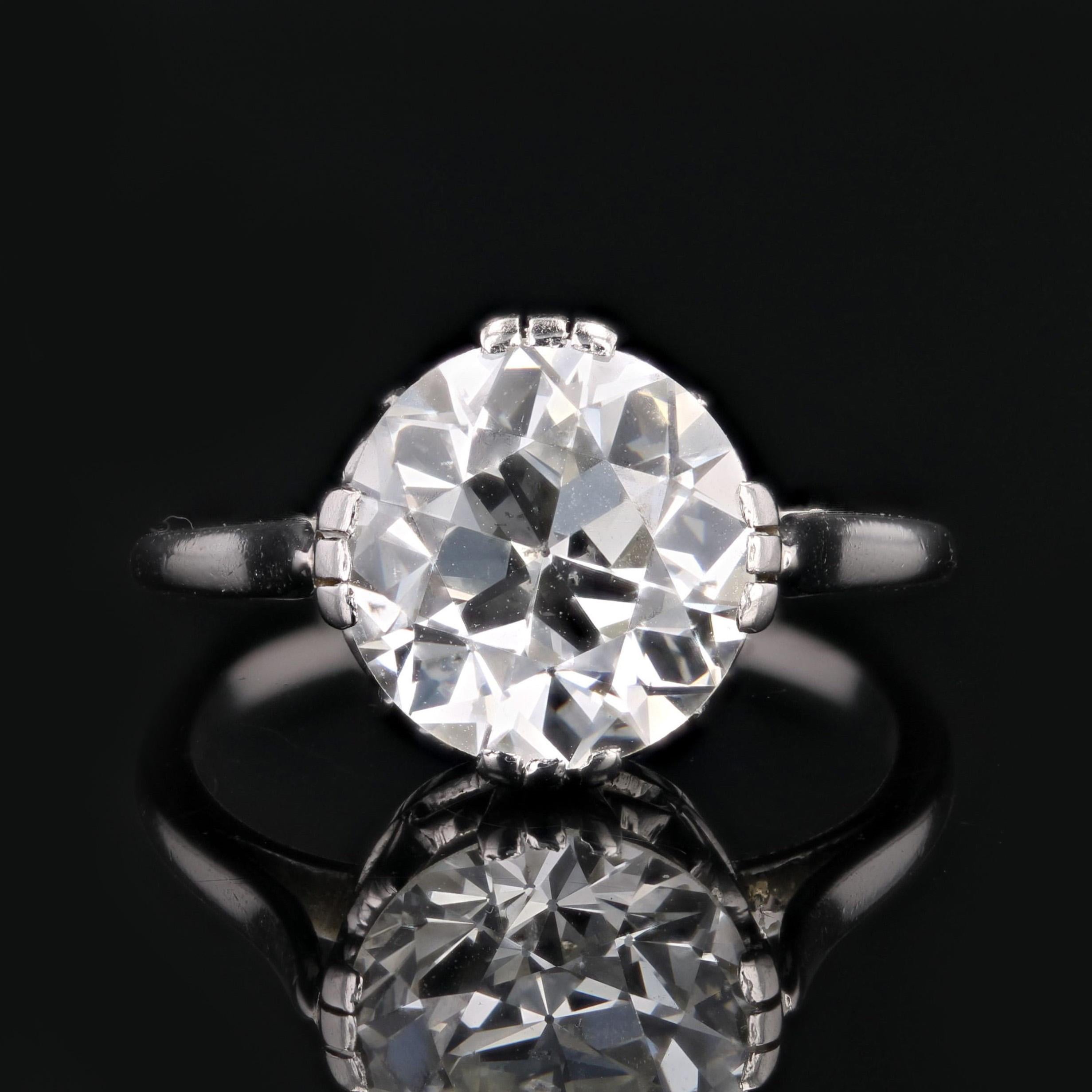 French 20th Century 3, 07 Carats Diamond Platinum Solitaire Ring In Excellent Condition For Sale In Poitiers, FR