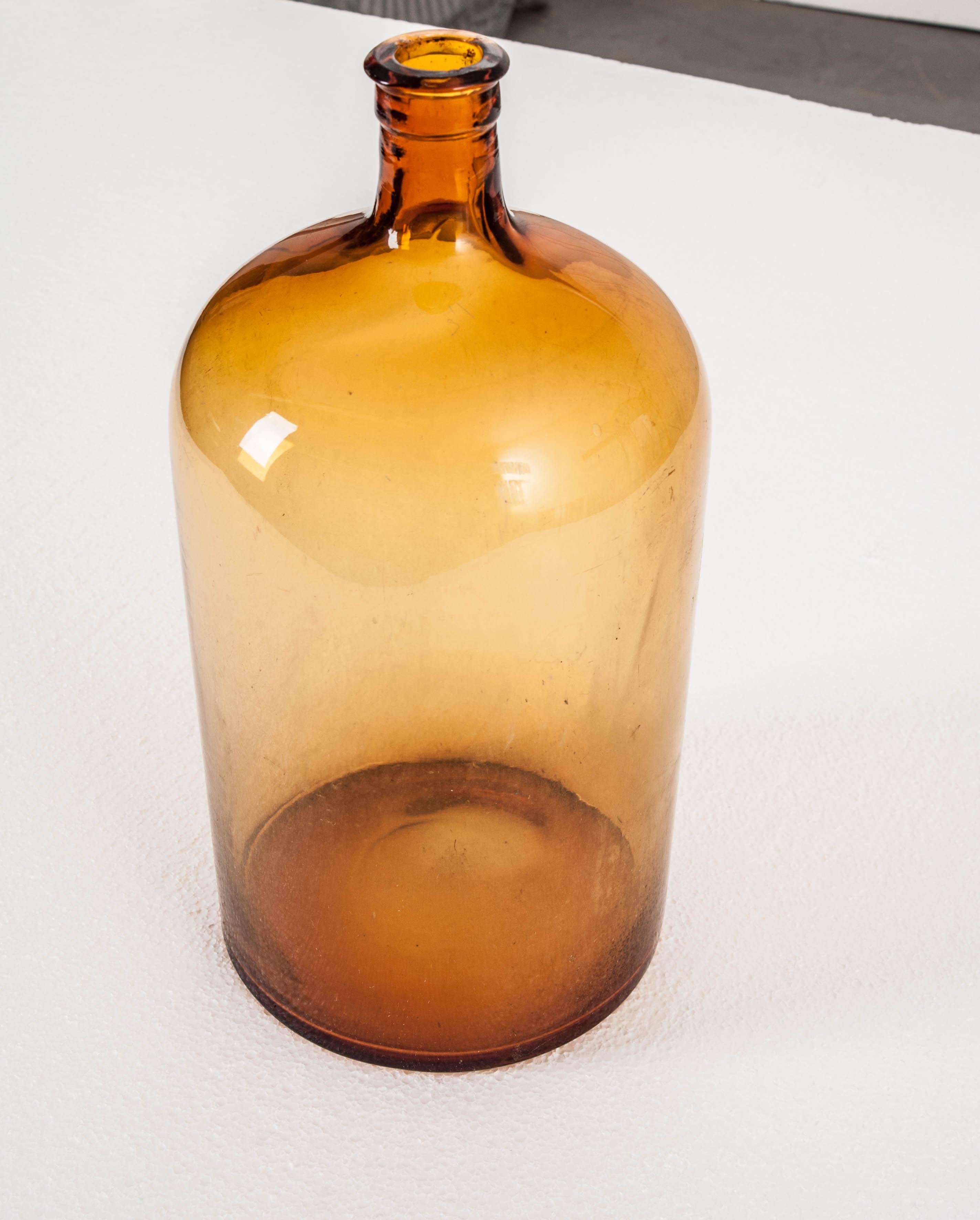 French 20th Century Amber Glass Apothecary Jar In Good Condition In Baton Rouge, LA