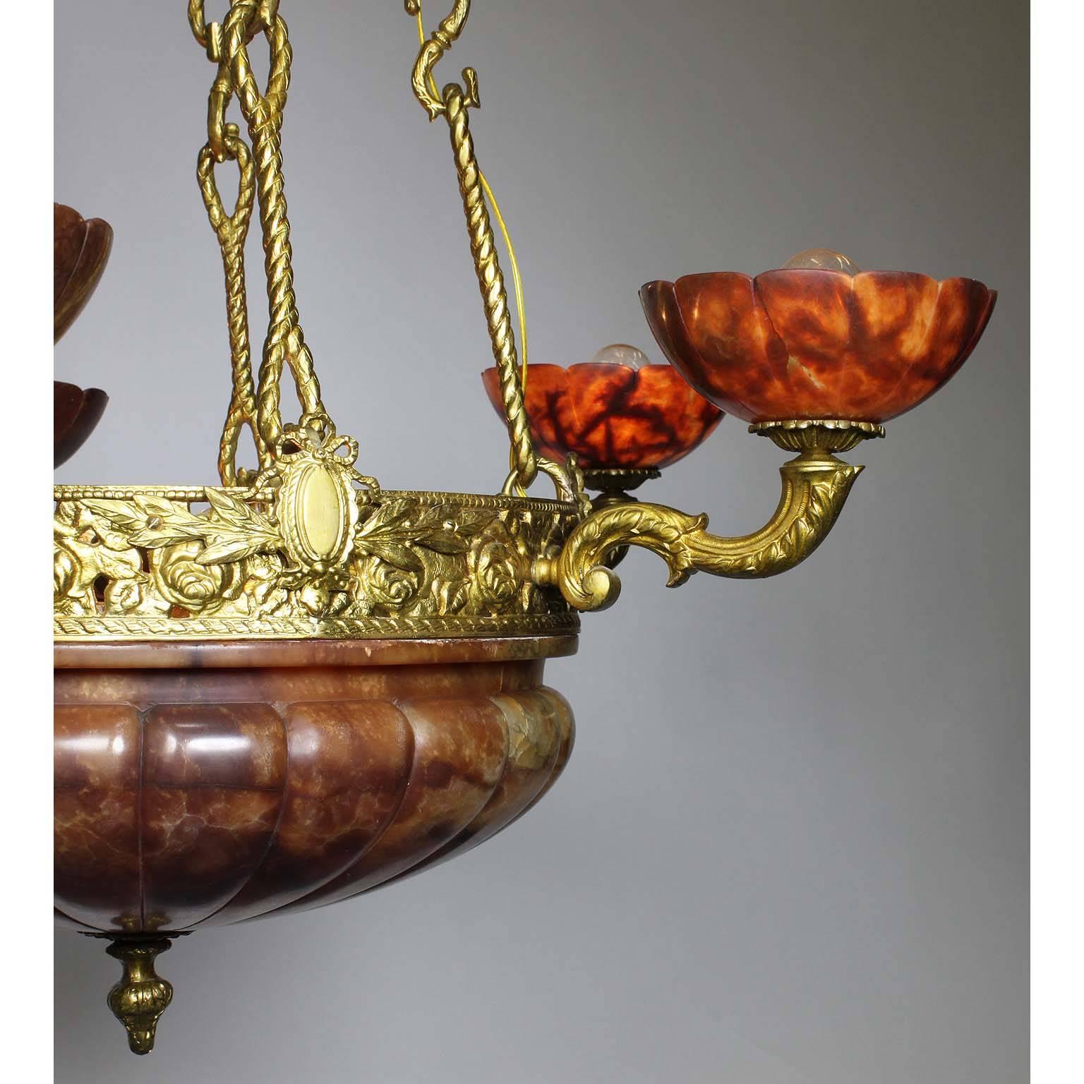 Art Déco Lampadario a cinque luci in bronzo Art Deco francese e alabastro color Rubi in vendita
