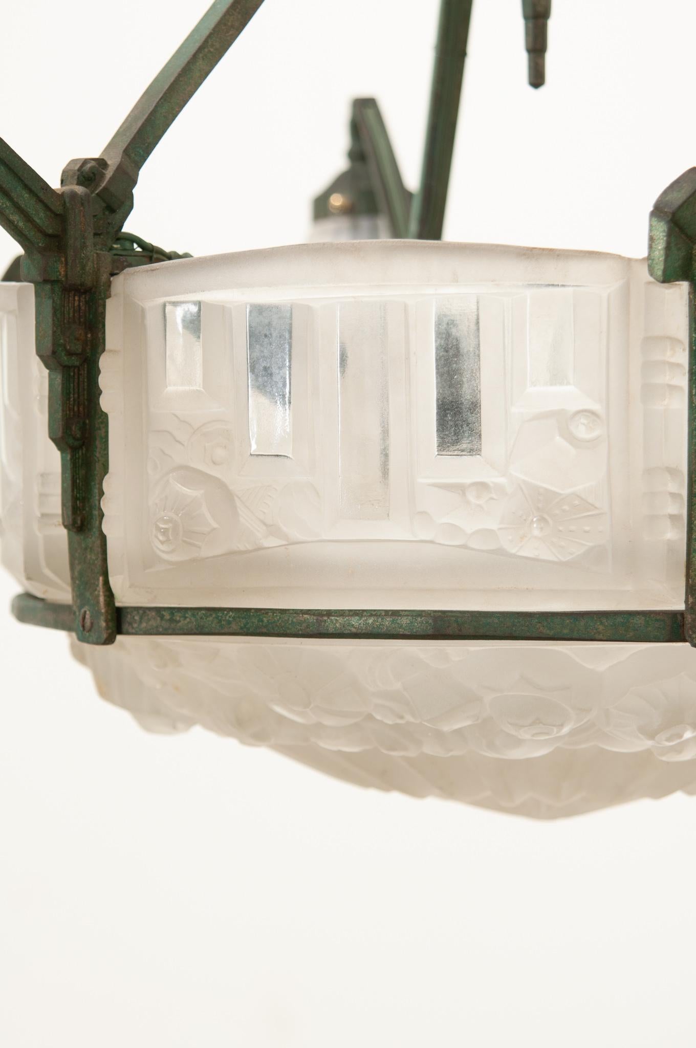 French 20th Century Art Deco Chandelier For Sale 5