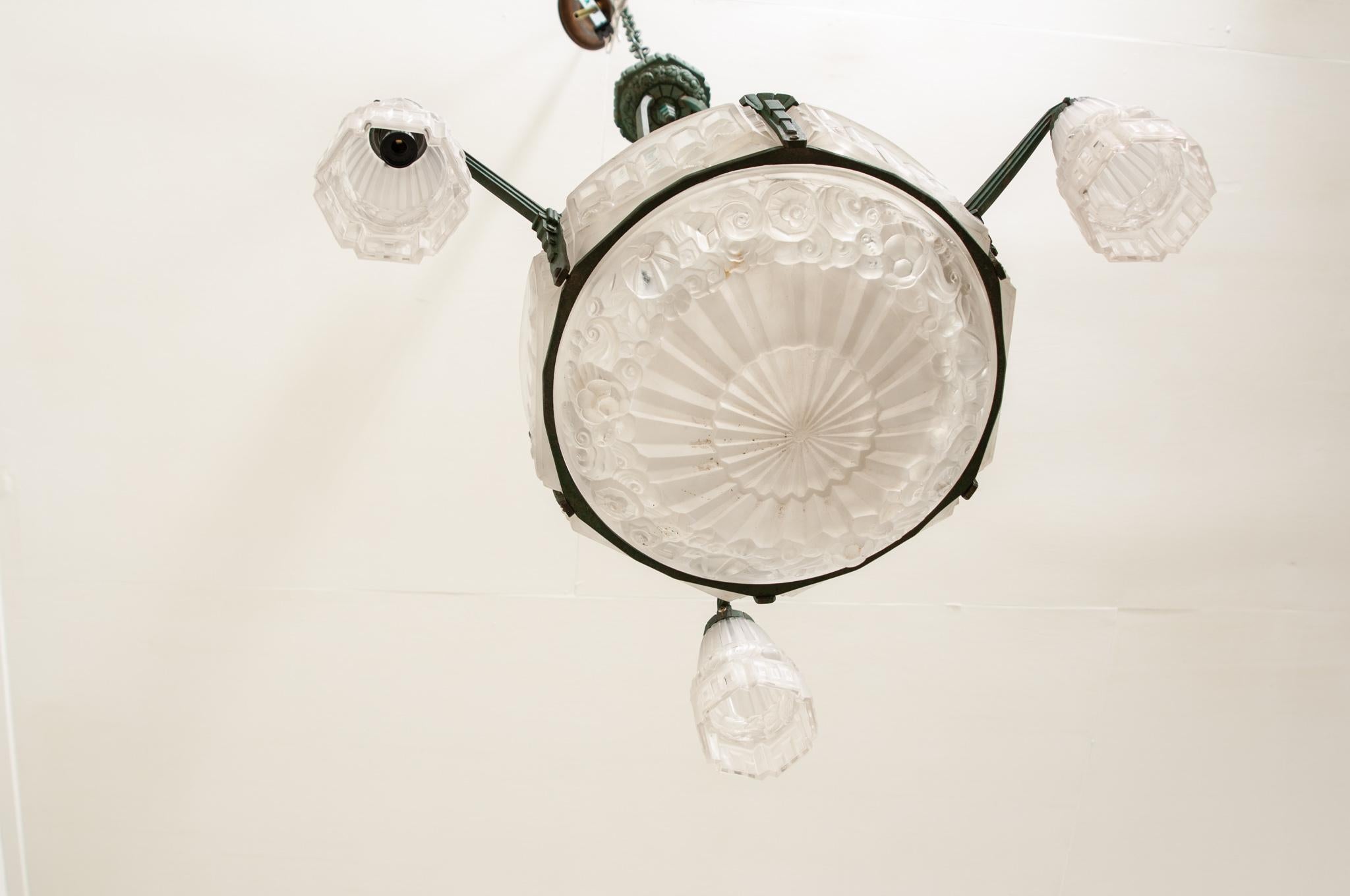French 20th Century Art Deco Chandelier For Sale 12