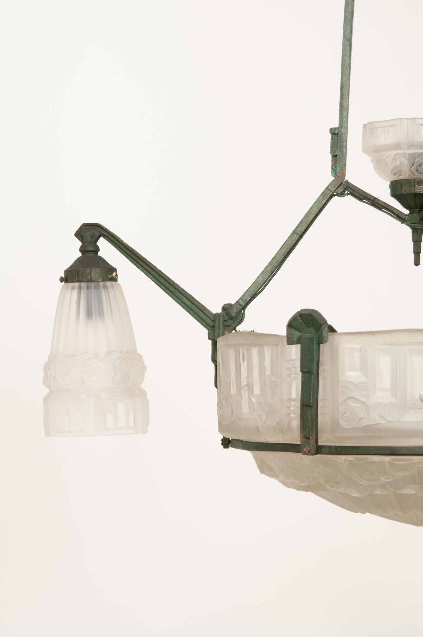 French 20th Century Art Deco Chandelier For Sale 13