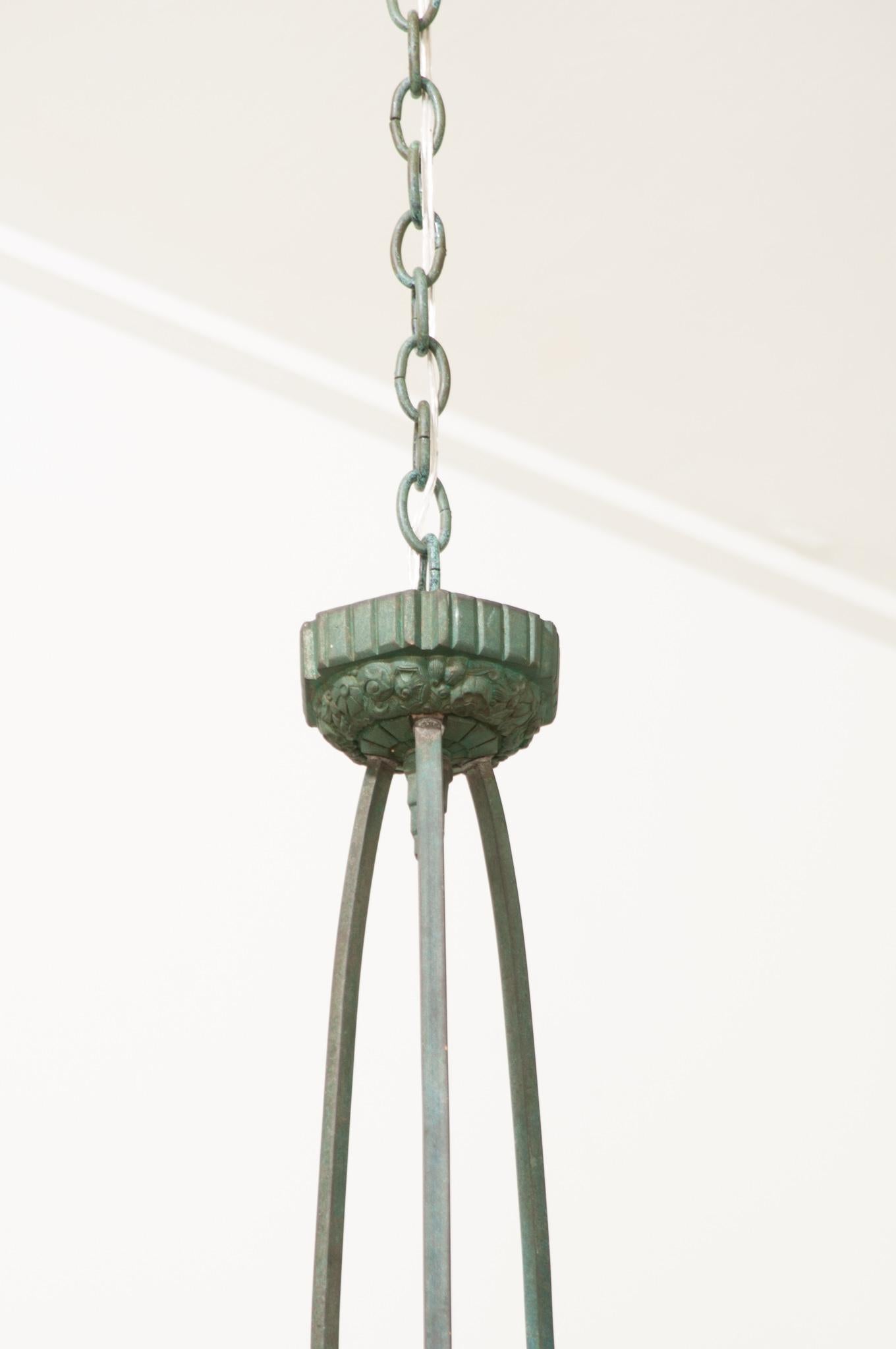 French 20th Century Art Deco Chandelier In Good Condition For Sale In Baton Rouge, LA