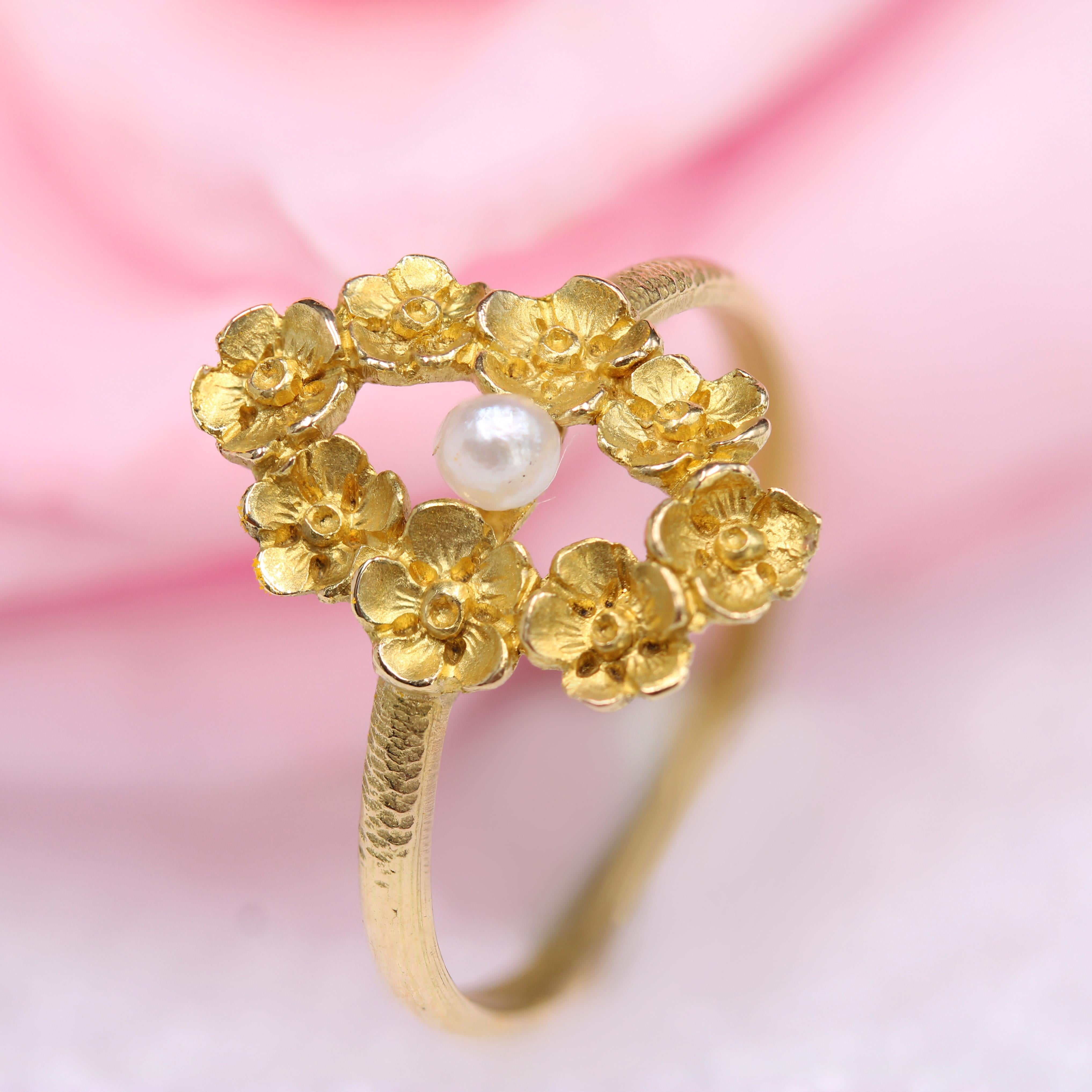 French 20th Century Art Nouveau Fine Pearl 18 Karat Yellow Gold Floral Ring 5
