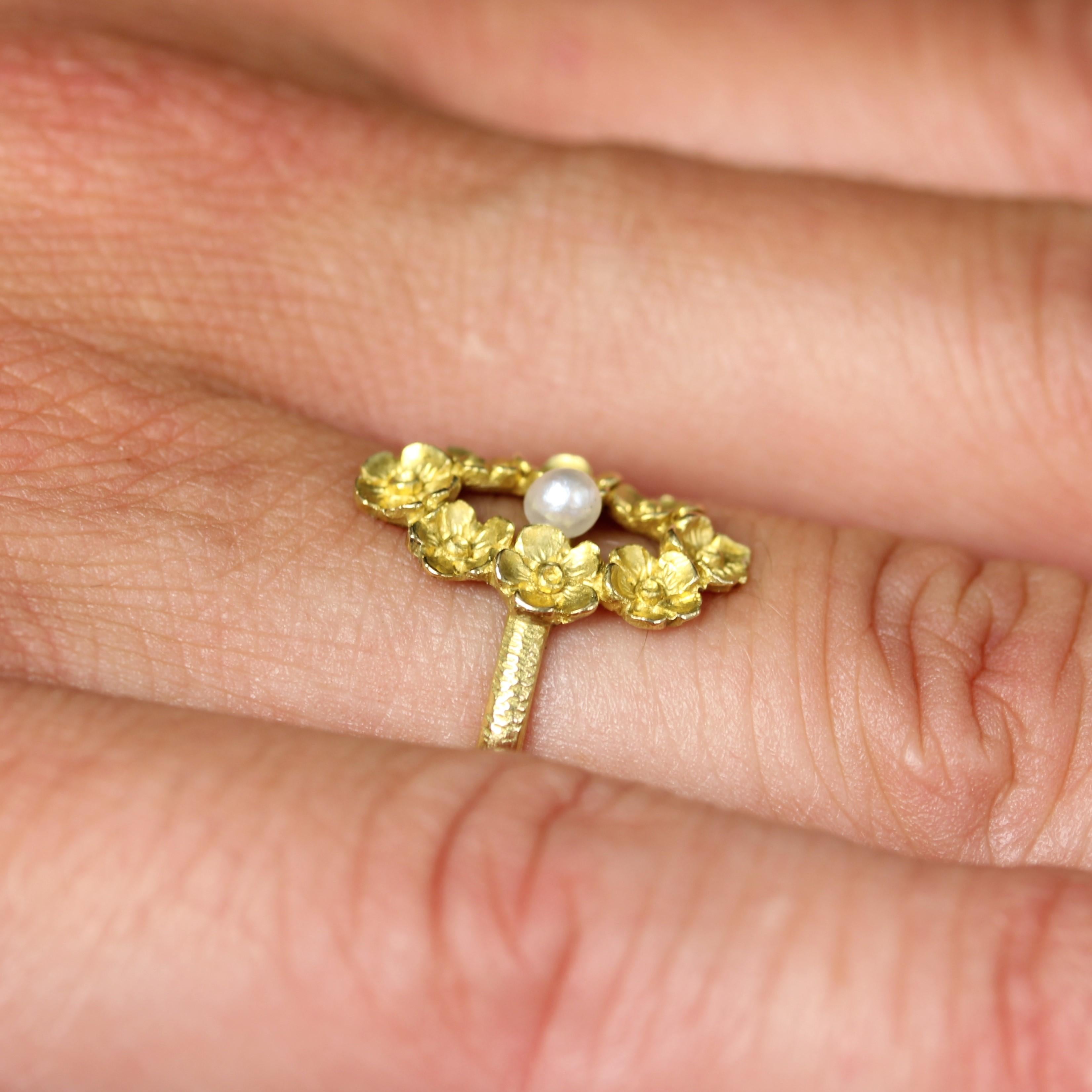 French 20th Century Art Nouveau Fine Pearl 18 Karat Yellow Gold Floral Ring 7