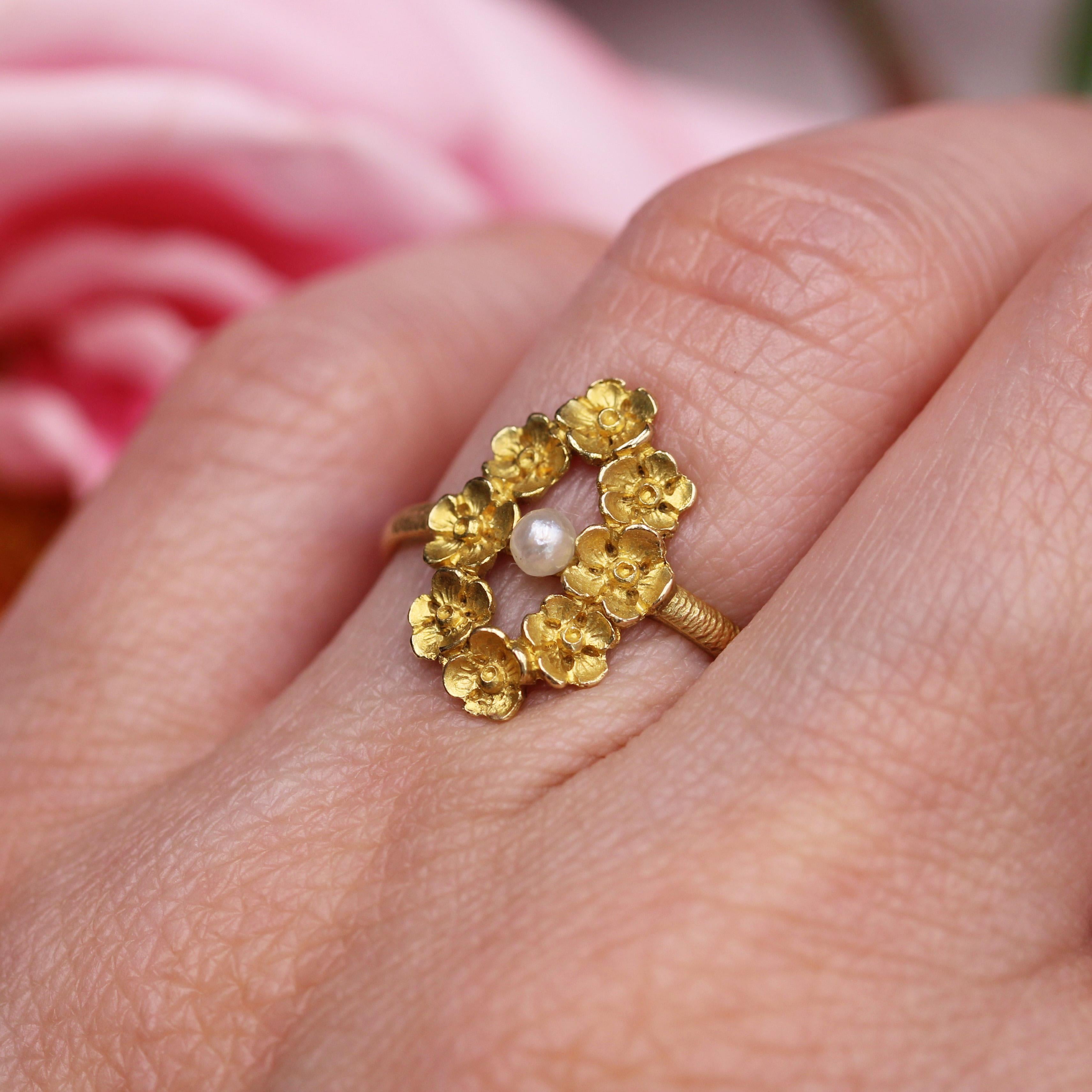 French 20th Century Art Nouveau Fine Pearl 18 Karat Yellow Gold Floral Ring 8